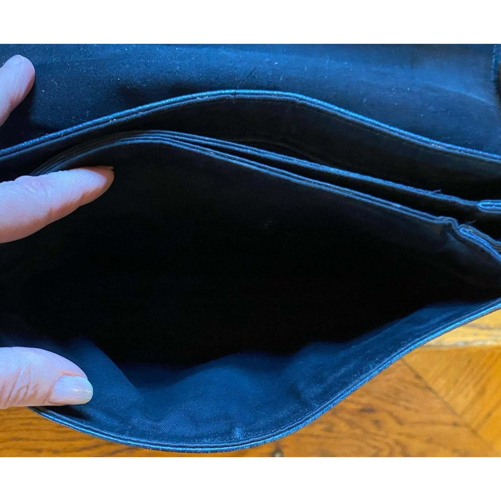 Liz Claiborne VTG Liz Claiborne Navy Pebble Leather Crossbody Bag Brown Size ONE SIZE - 7 Thumbnail