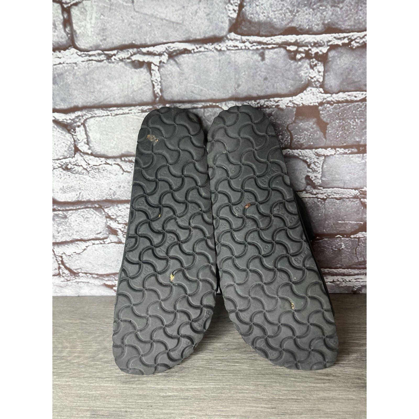 Birkenstock Birkenstock Arizona Black Leather Oiled Slides Sandals Women Size US 9 / IT 39 - 7 Thumbnail