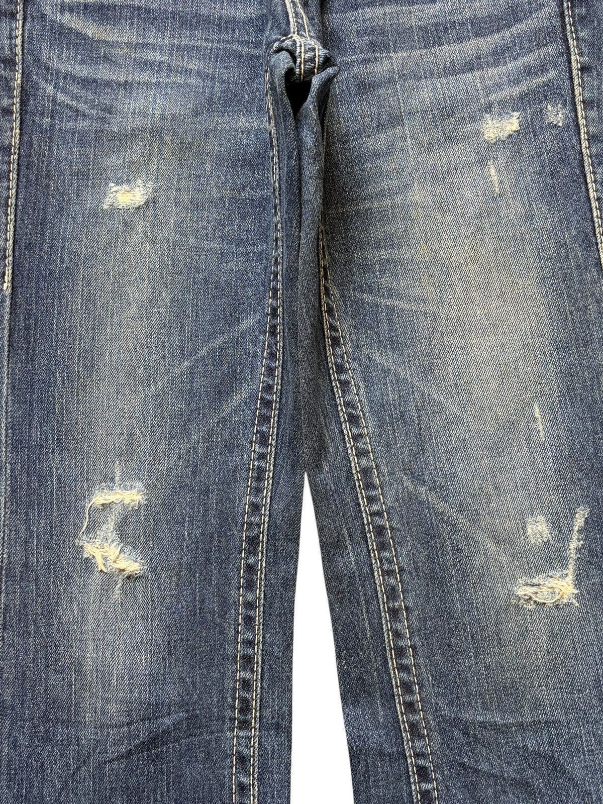 Uniqlo Vintage Uniqlo Blue Wash Distressed Flare Jeans Size 26" / US 2 / IT 38 - 3 Thumbnail