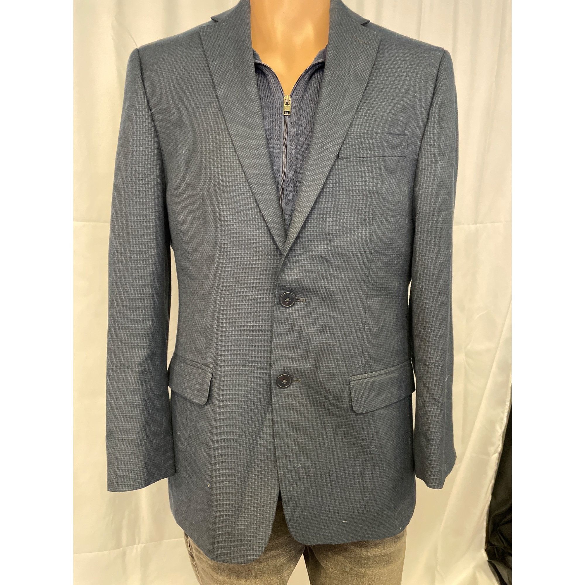 Calvin Klein Calvin Klein Men's Blue Blazer 2 button Closure Size 38R SKU Size 38R - 1 Thumbnail