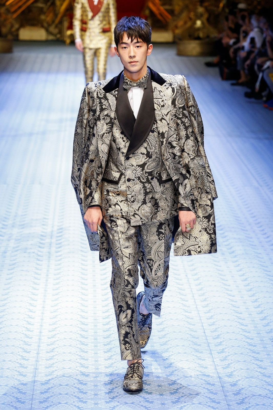Dolce & Gabbana dolce & gabbana spring 2019 martini fit tuxedo ensemble Size 34S - 16 Thumbnail