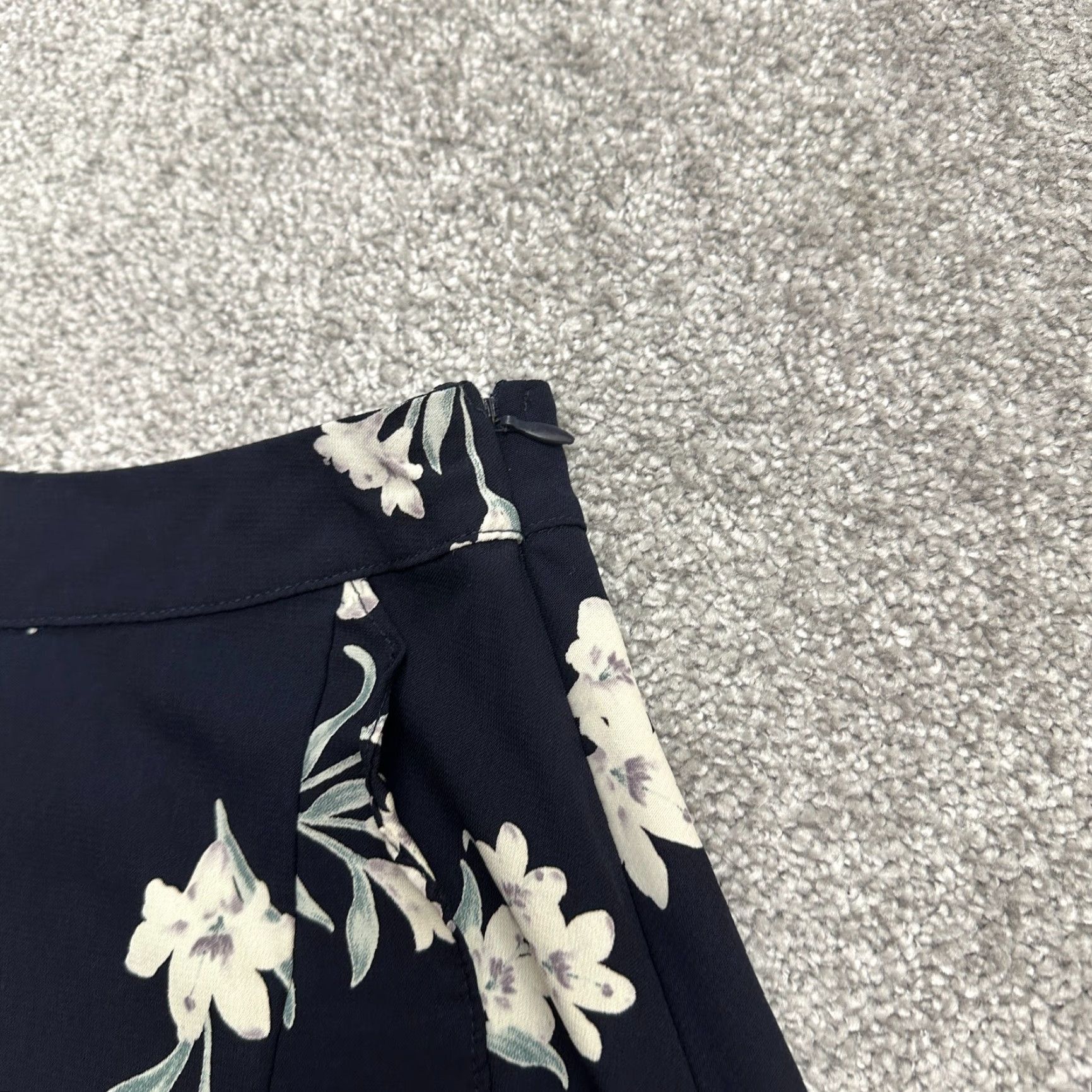 AQUA Aqua Bloomingdale's Skirt Women XS Blue Floral Wrapped Mini Ruffles Casual Size 26" / US 2 / IT 38 - 3 Thumbnail