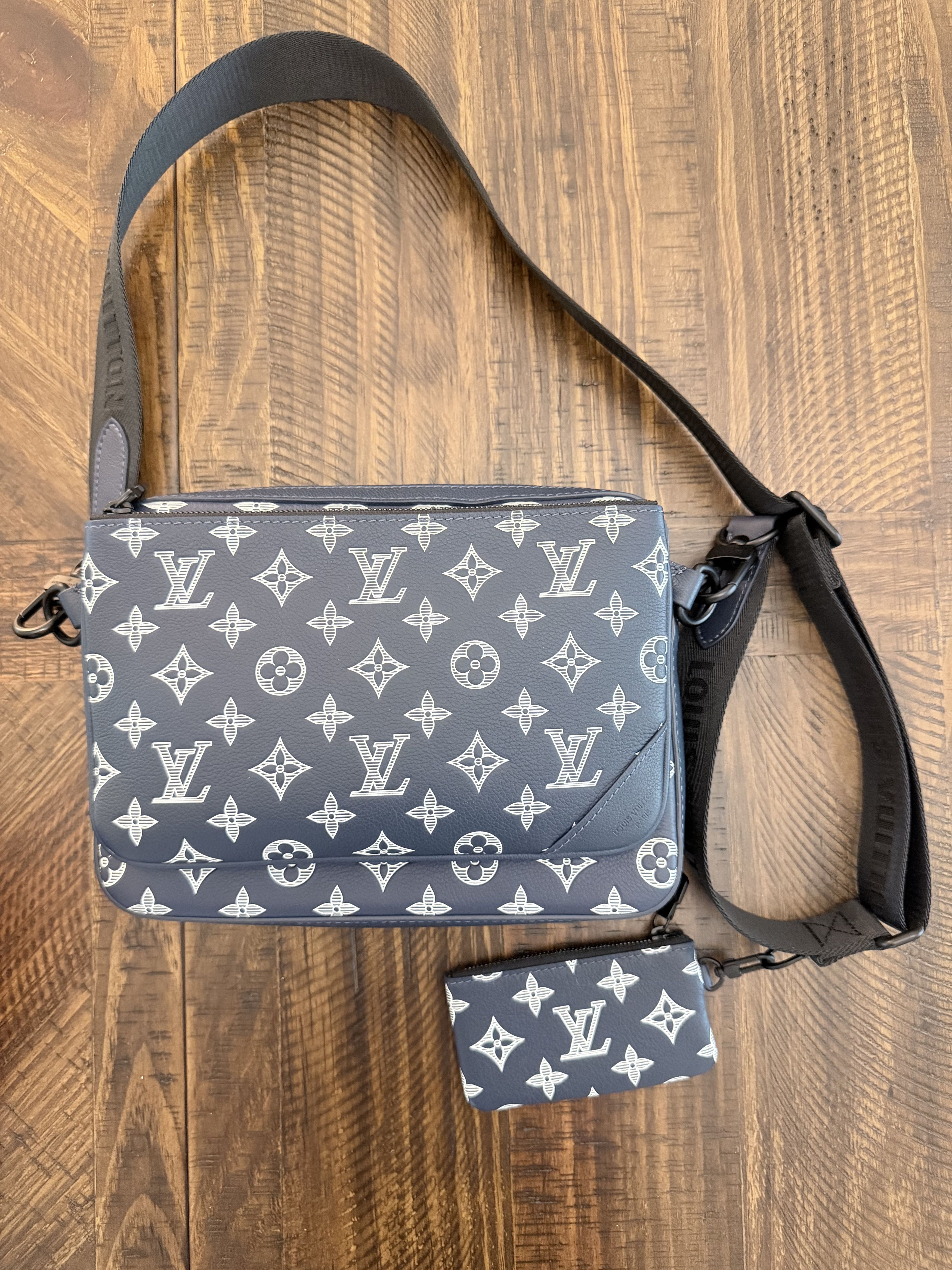 Louis Vuitton Trio Messenger Calfskin Monogram Shadow Ink Blue White Size ONE SIZE - 14 Thumbnail