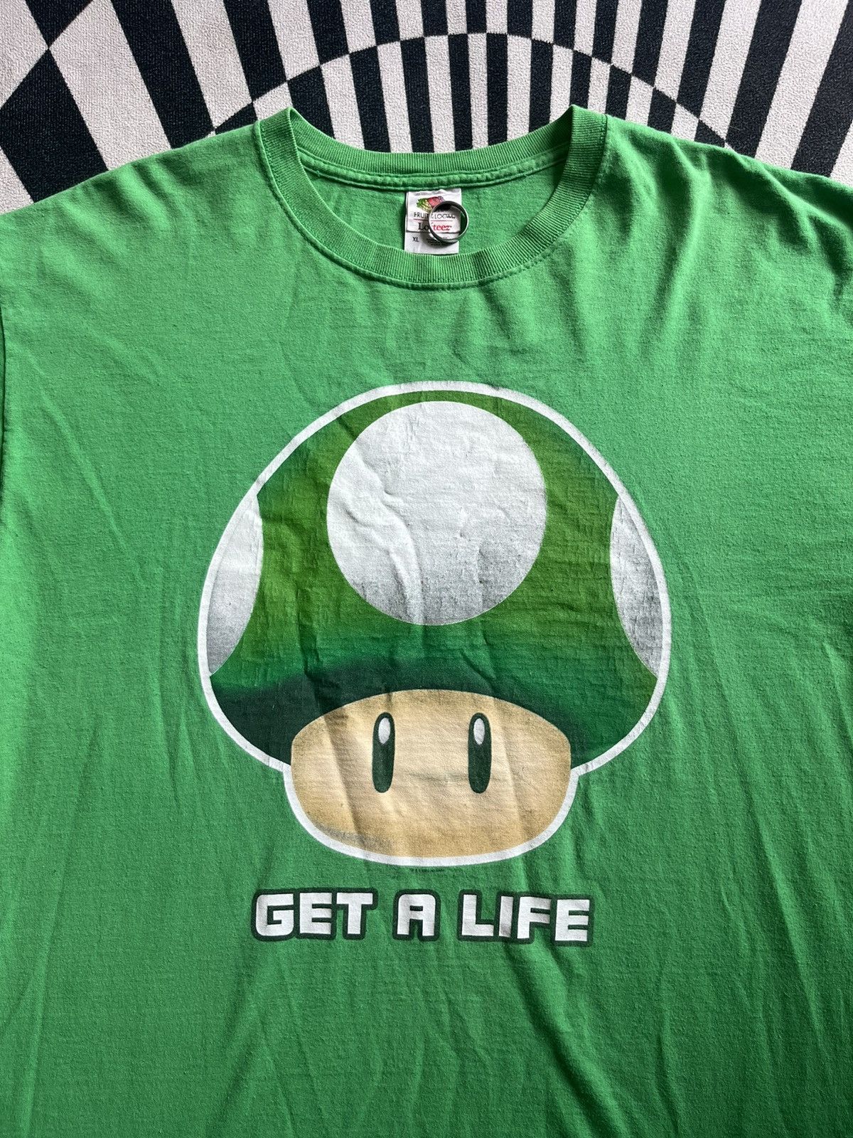 Nintendo Vintage Mario 1UP Mushroom Get A Life 2004’s Nintendo Tshirt Size US XL / EU 56 / 4 - 5 Thumbnail