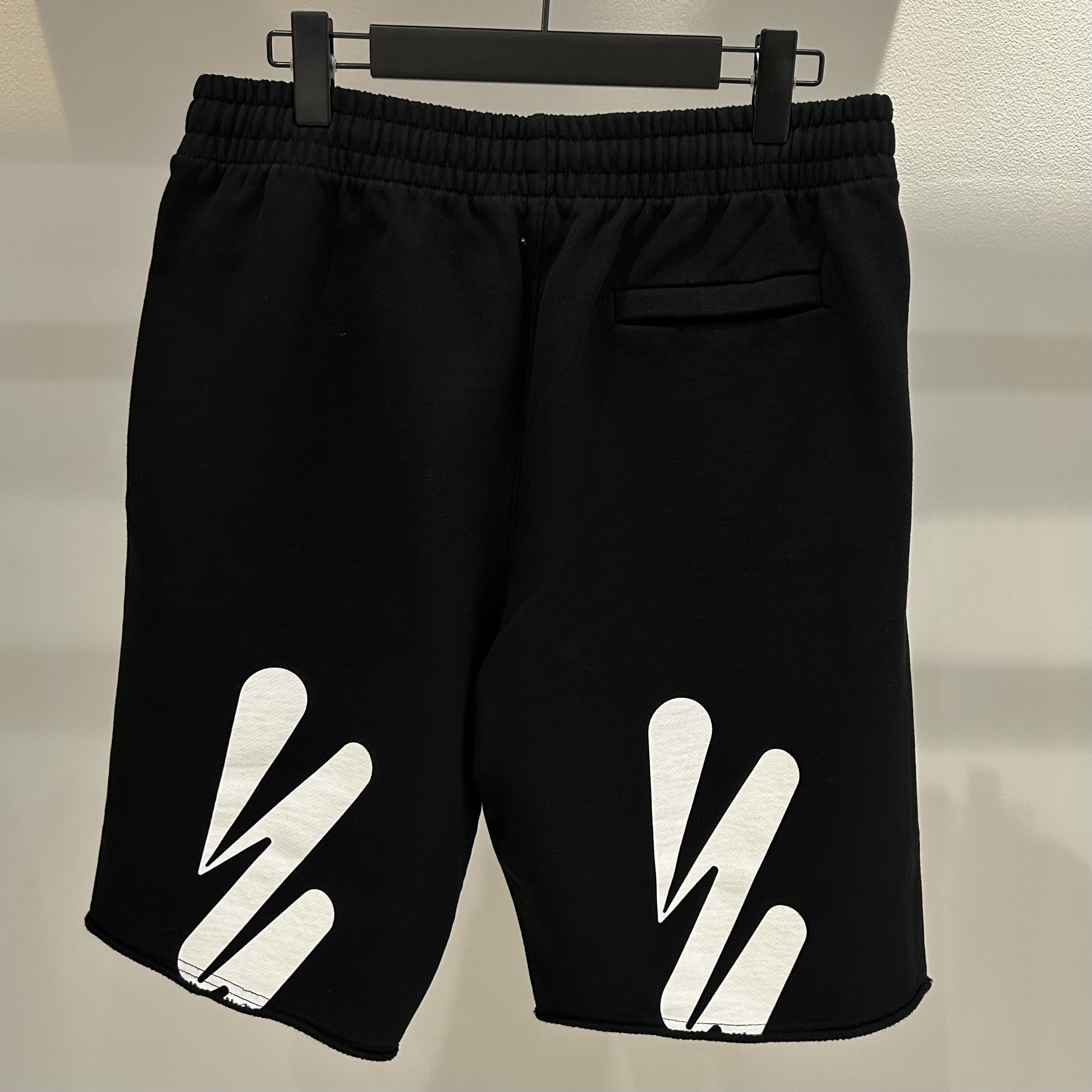 Off-White OFF-WHITE Spray Paint Diag Logo Print Shorts Size US 34 / EU 50 - 2 Thumbnail