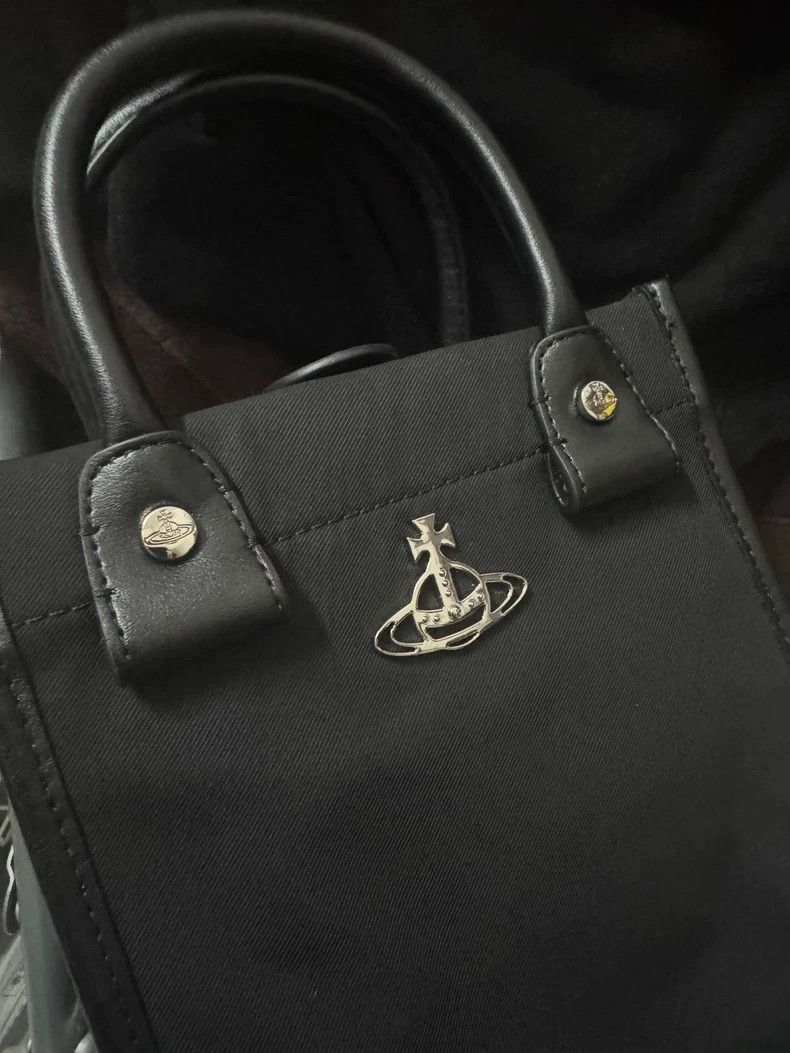 Vivienne Westwood Vivienne Westwood size os The piano book is in a tote bag Size ONE SIZE - 3 Thumbnail