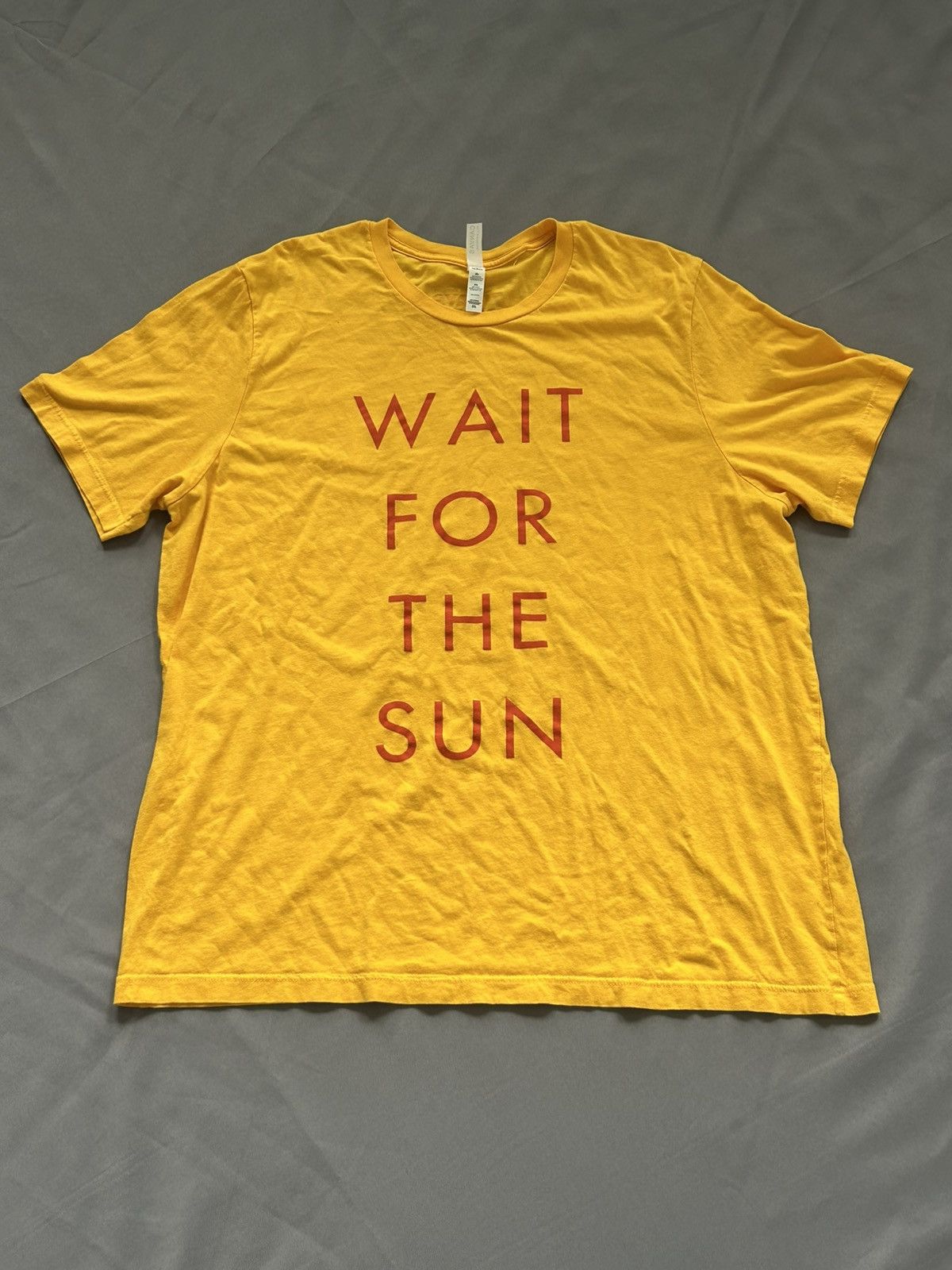 Vintage Yellow “WAIT FOR THE SUN” Graphic Tee – Size 2XL Size XXL / US 16-18 / IT 52-54 - 1 Thumbnail