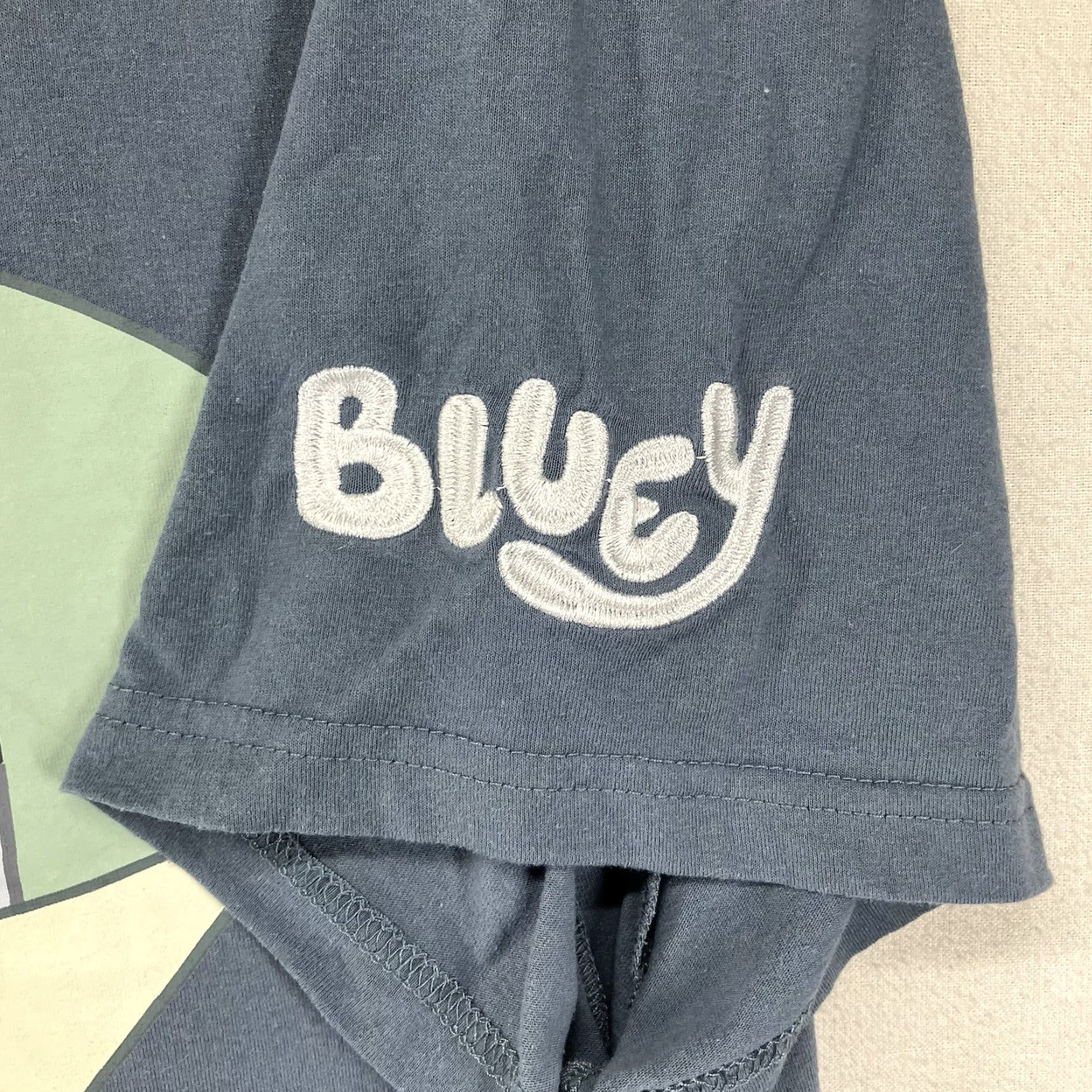 Vintage Bluey Women's T Shirt 2XL Front Funny Cone Of Shame Graphic Embroidered Sleeve Size XXL / US 16-18 / IT 52-54 - 7 Thumbnail