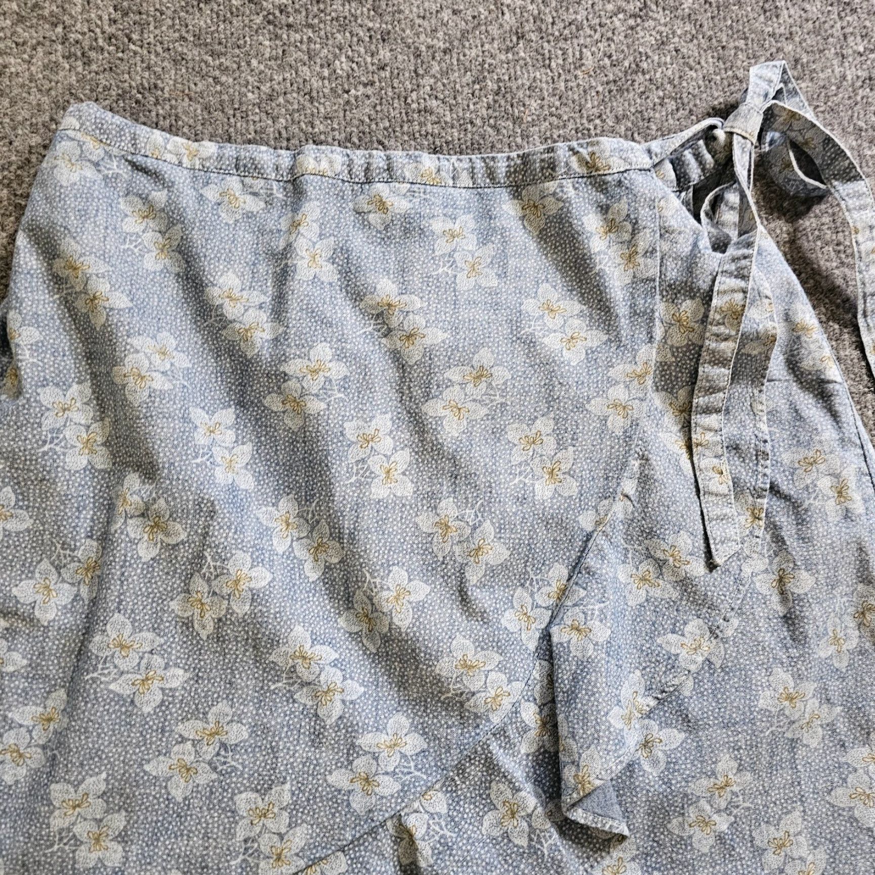 J.Crew J.CREW Skirt Womens Medium Blue Denim Chambray Floral Wrap Style Ruffle Casual Size 32" / US 10 / IT 46 - 2 Thumbnail