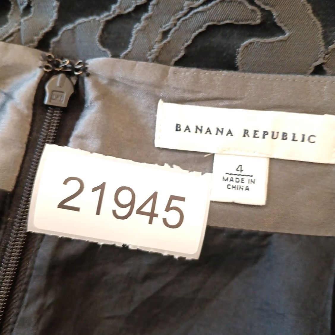 Banana Republic Banana Republic Skirt Women Regular Size 4 Gray Floral Knee Length Lined Slit Pencil Size 27" / US 4 / IT 40 - 7 Thumbnail
