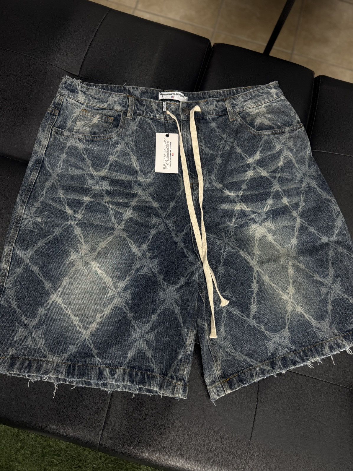 Vale Valley Blue Wire Jean Shorts Size 38 (NEW) Size US 38 / EU 54 - 4 Thumbnail