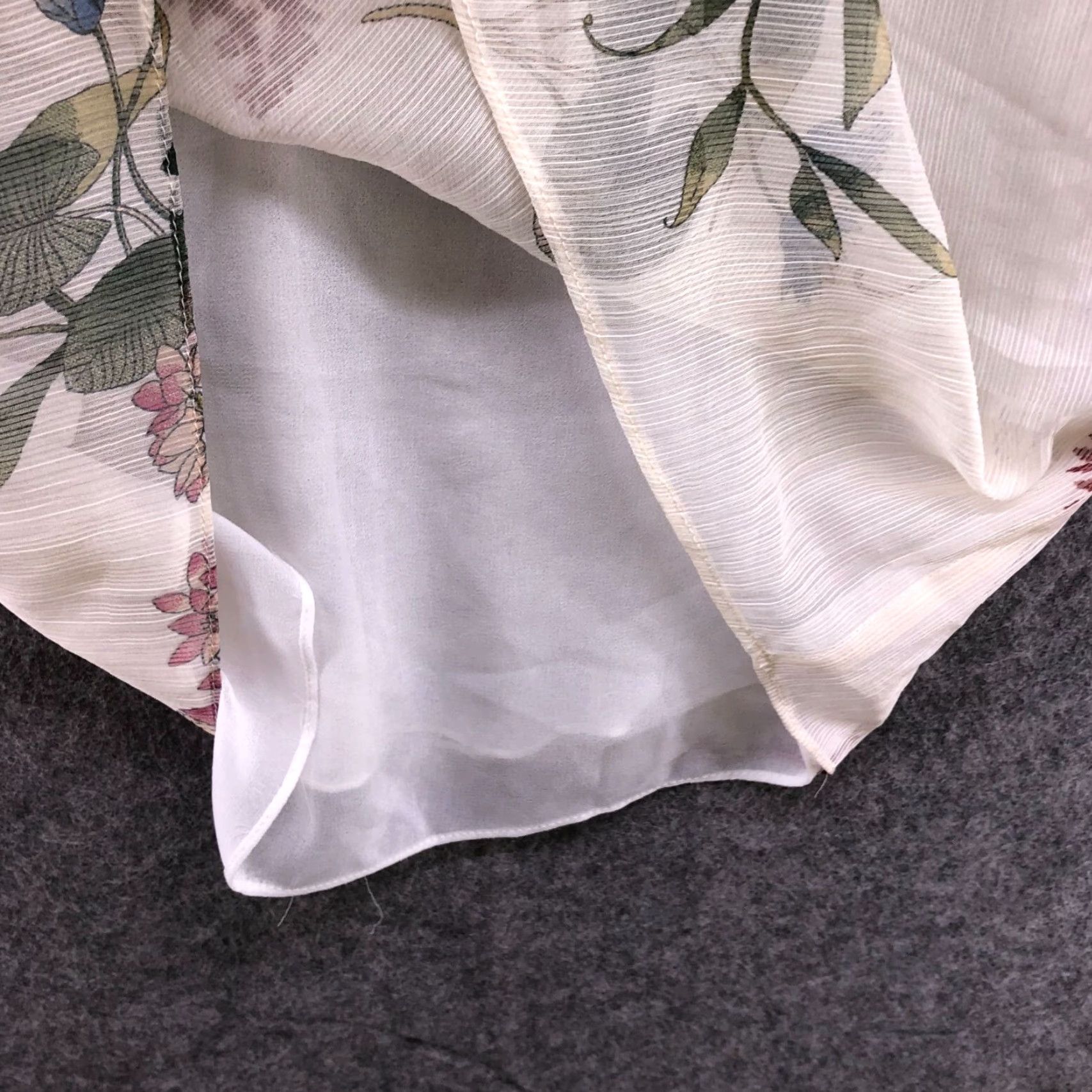 River Island River Island Womens Floral Blouse Size 2 Tiered Ruffle Sleeve Beige V-neck Size XS / US 0-2 / IT 36-38 - 7 Thumbnail