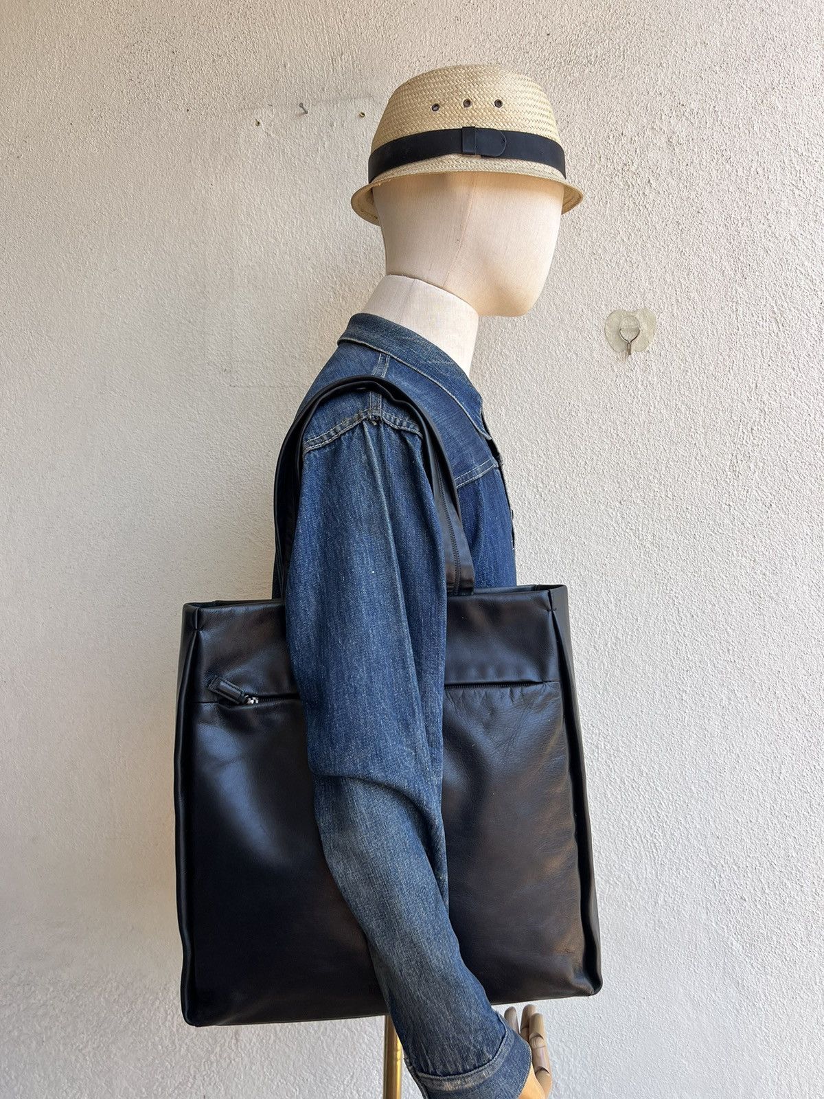 Leather × Moschino Vintage MOSCHINO Patina Black Leather Tote Bag Size ONE SIZE - 1 Thumbnail