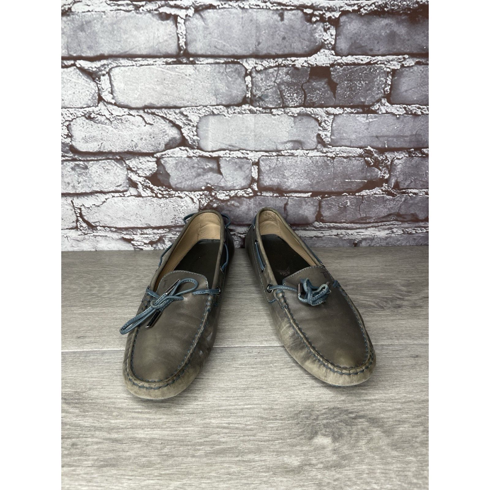 Tod's Tod's Gommino Gray Leather Moccasin Driving Loafers Women’s Size US 8 / IT 38 - 3 Thumbnail