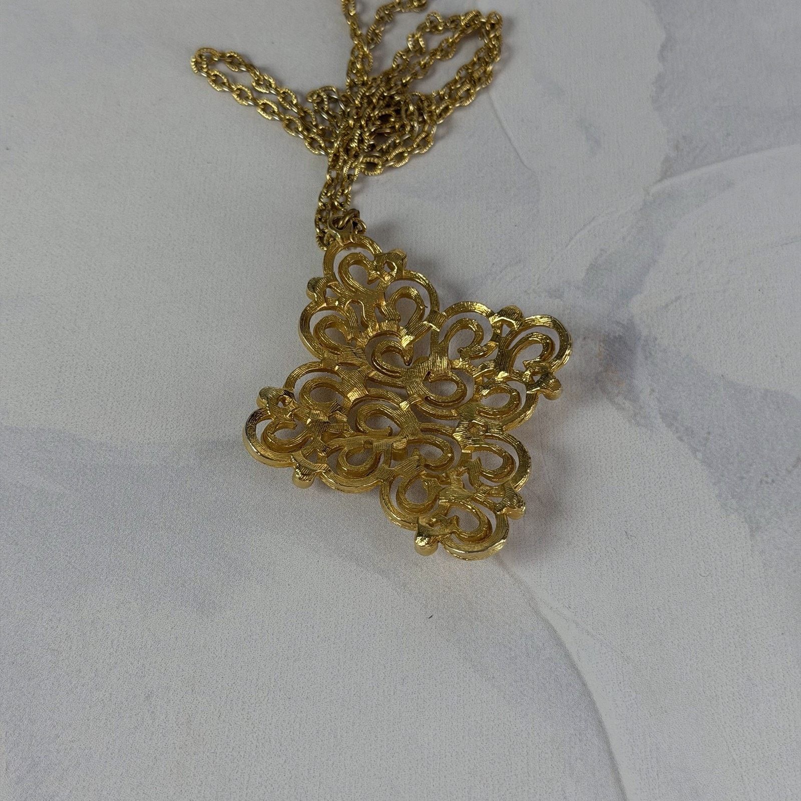 Other VTG 1970s Gold-Tone Filigree Diamond-Shaped Pendant Necklace Size ONE SIZE - 6 Thumbnail