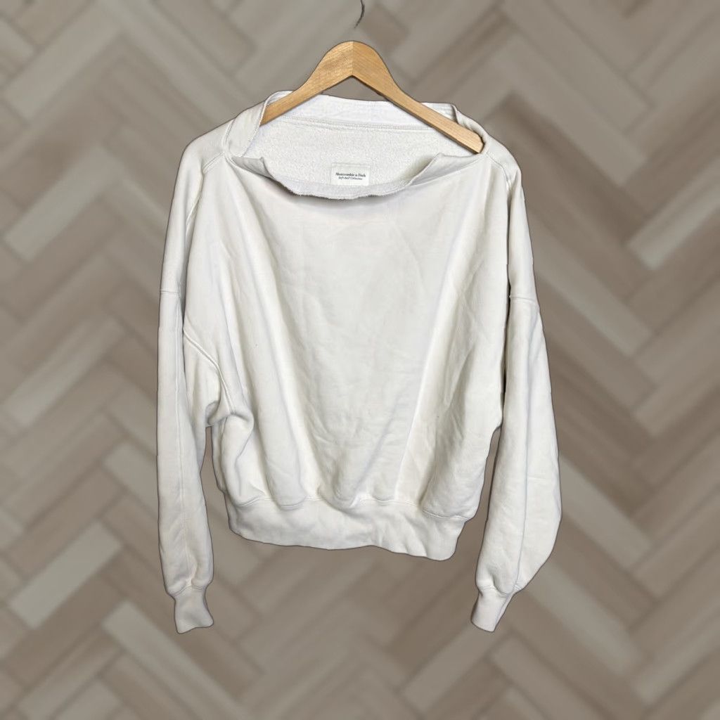 Abercrombie & Fitch Abercrombie & Fitch Soft AF Crewneck Sweatshirt White Large Womens Sweatshirt Pullover Crew Neck Activewear LF? Size L / US 10 / IT 46 - 1 Thumbnail
