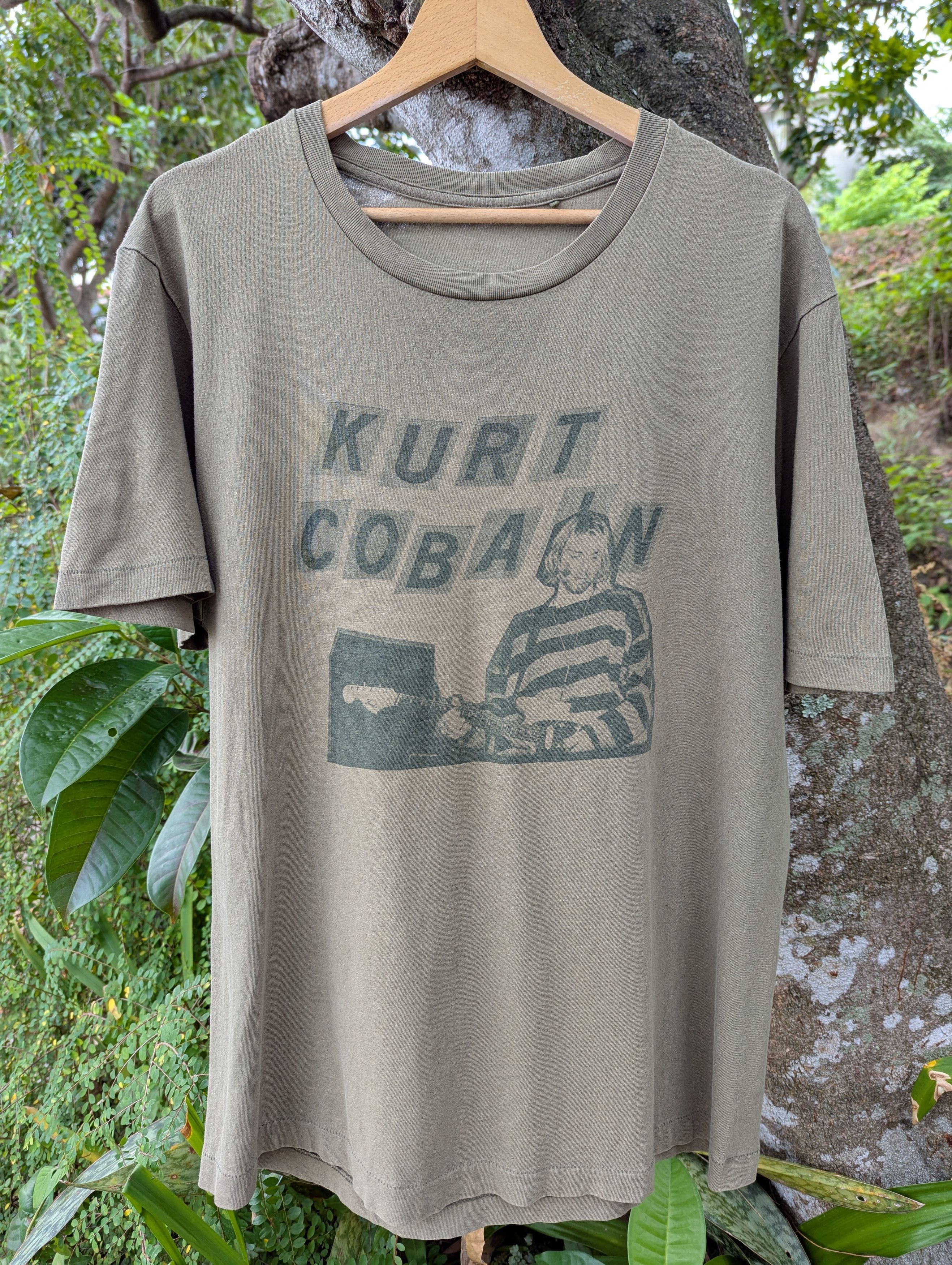 Band Tees Distressed Kurt Cobain Nirvana Single Stitch Tshirt Size US L / EU 52-54 / 3 - 1 Thumbnail