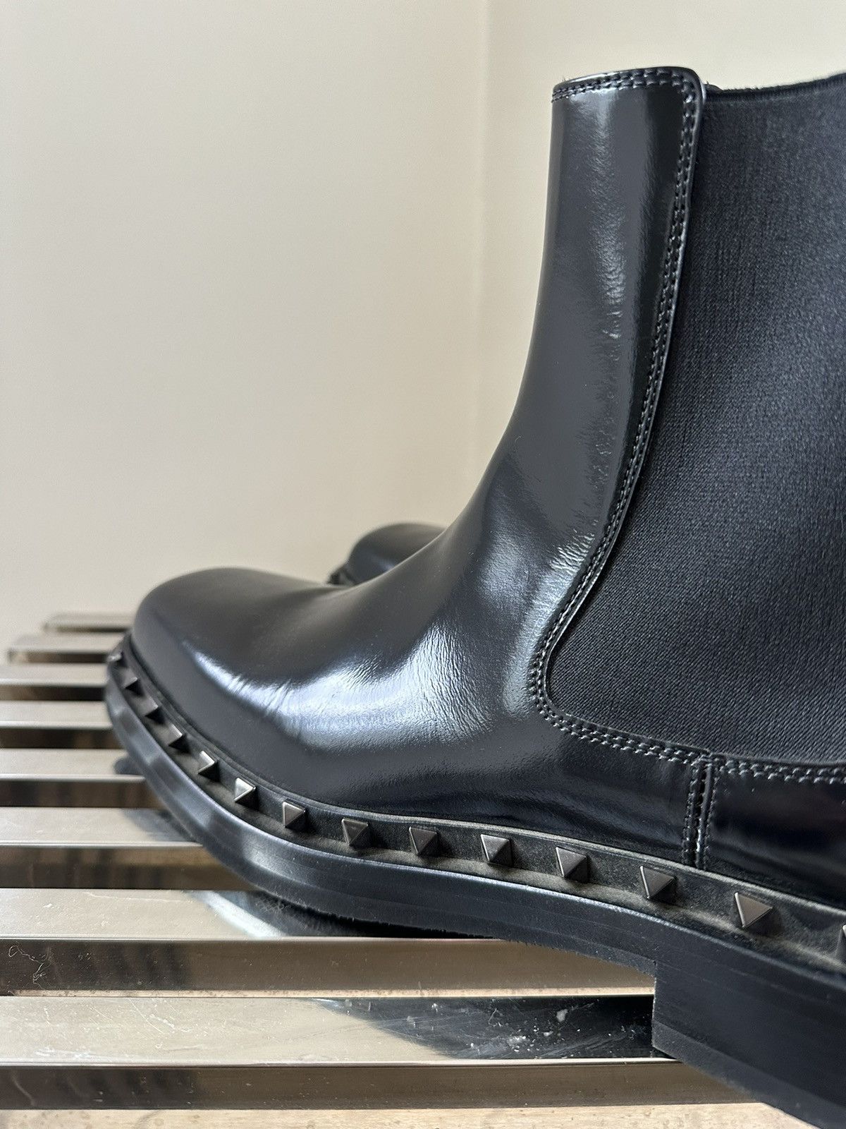 Valentino Valentino RockStud Chelsea Boots Size US 11 / EU 44 - 5 Thumbnail