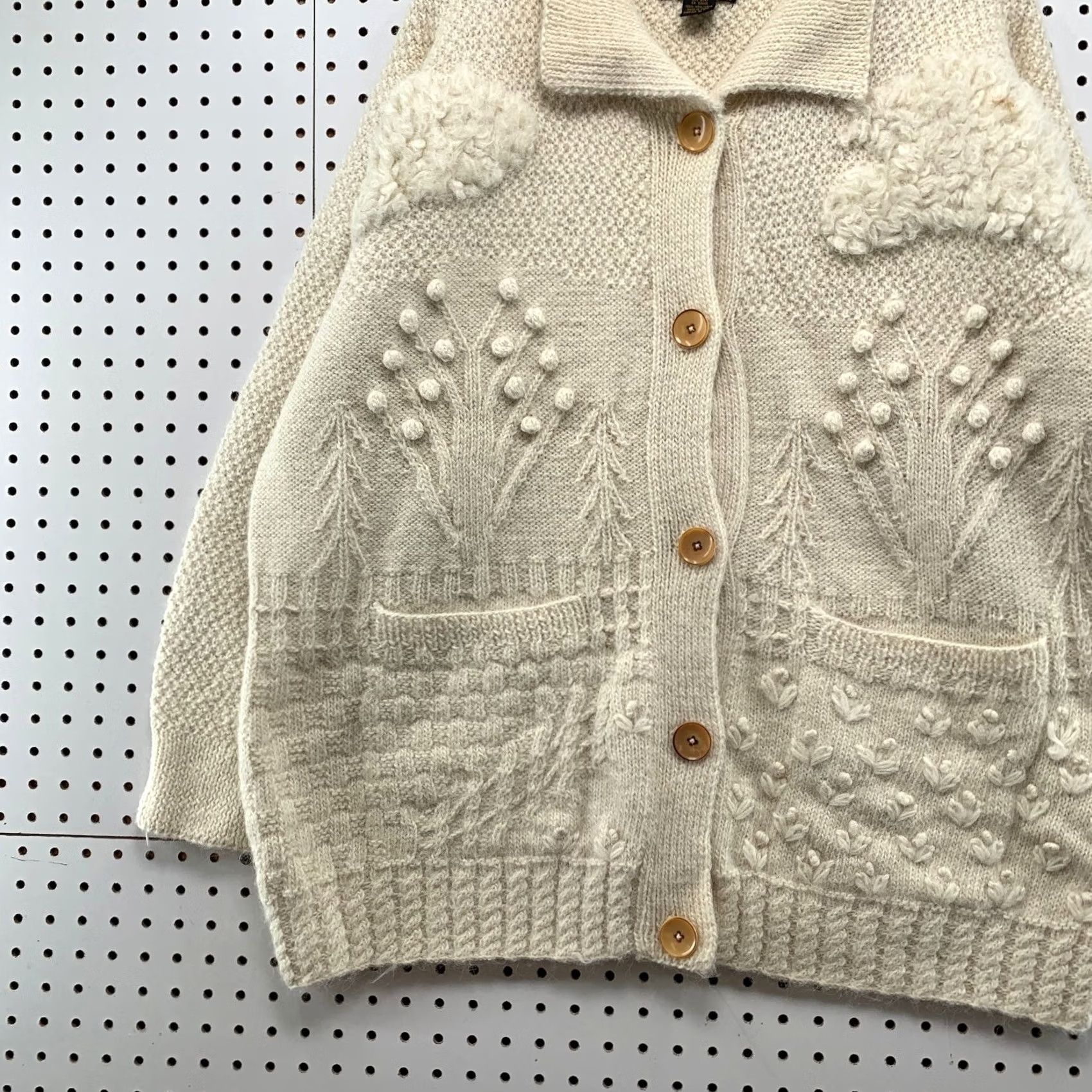 Eddie Bauer VINTAGE Eddie Bauer Wool Button Cardigan Womens L Beige Floral Knit Heavyweight Size L / US 10 / IT 46 - 5 Thumbnail