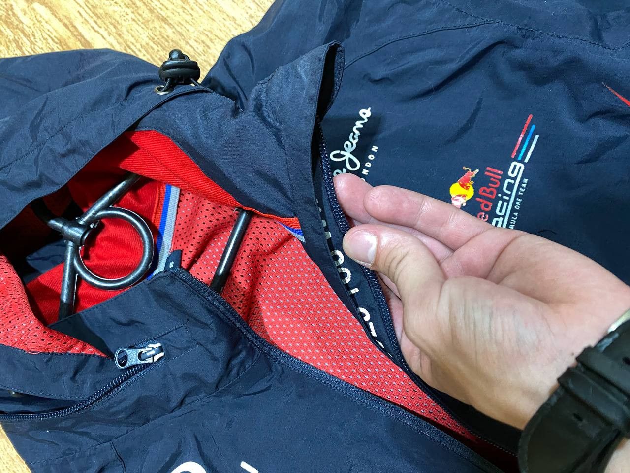 Red Bull Red Bull Vintage Racing F1/NASCAR Big Logo Y2K Jacket Size US S / EU 44-46 / 1 - 11 Thumbnail