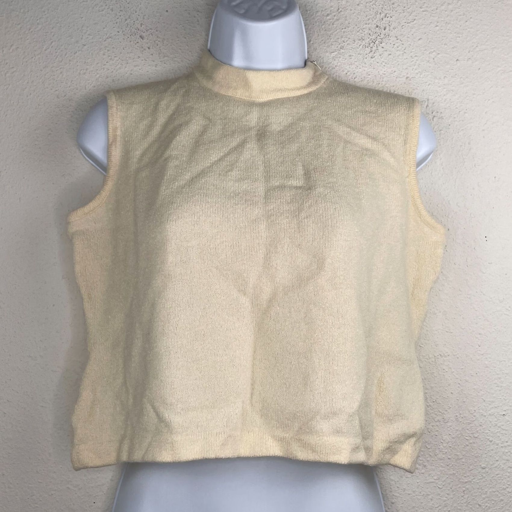 St. John VINTAGE St John Shirt Womens Cropped Sleeveless Wool Knit Cream White Size S 2001 Size S / US 4 / IT 40 - 2 Thumbnail