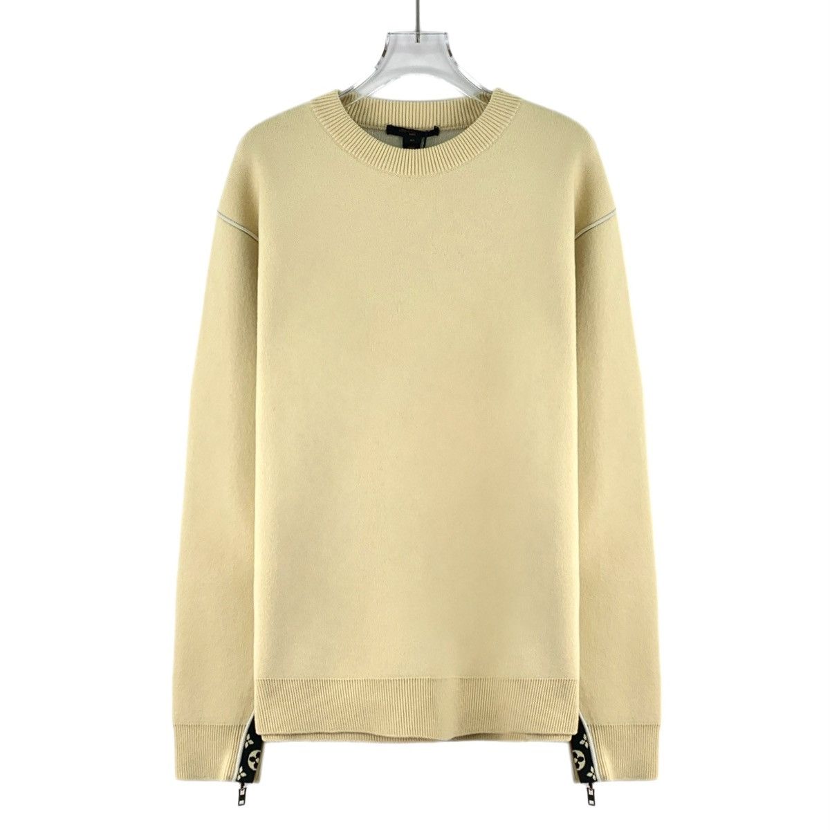 Louis Vuitton Louis Vuitton Pale Yellow Long Sleeve Knit Sweater K26WX Size XS / US 0-2 / IT 36-38 - 1 Thumbnail