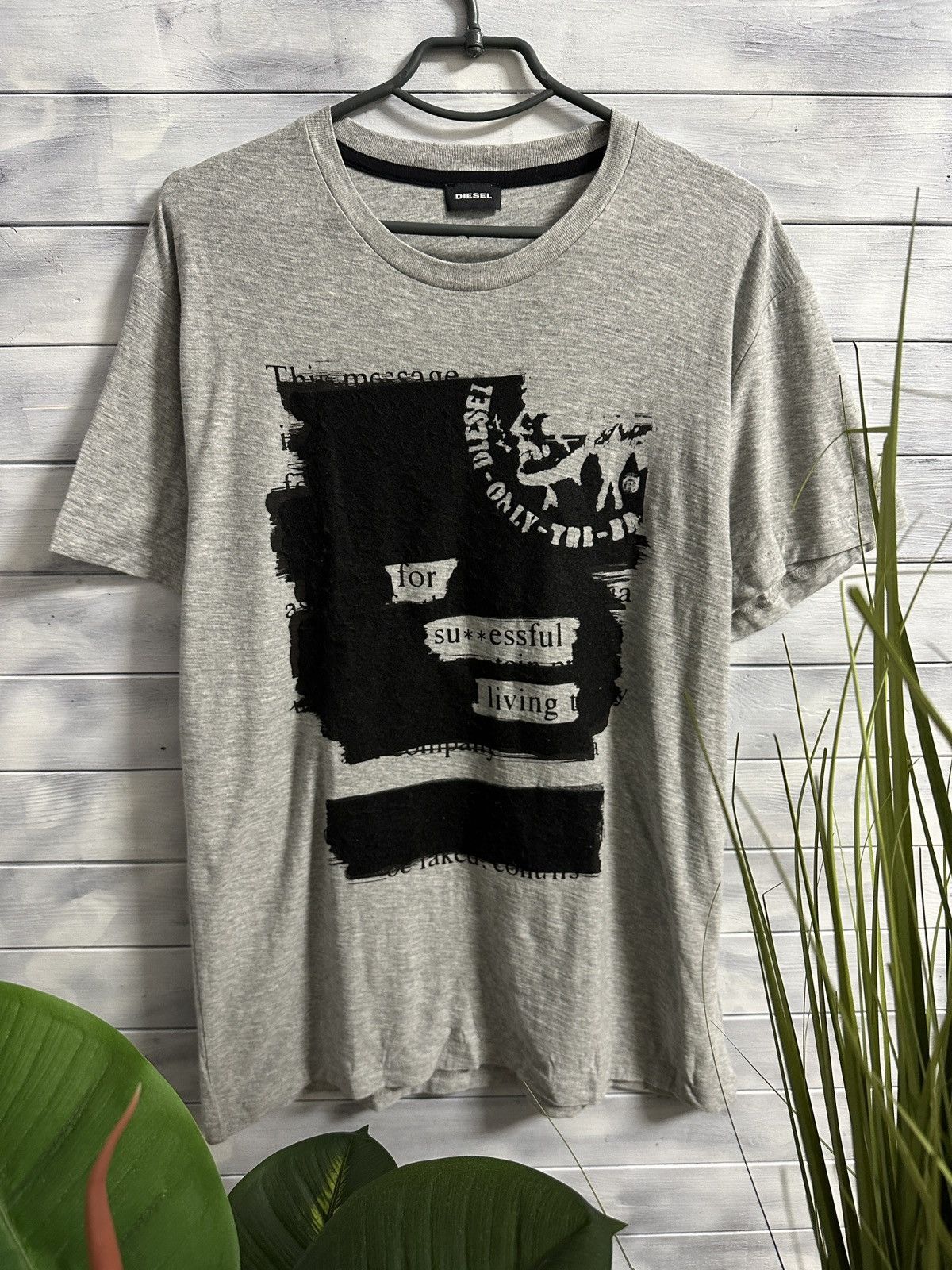 Diesel Rare Luxury T-Shirt Diesel Punk Logo Y2K style. Size US L / EU 52-54 / 3 - 1 Thumbnail