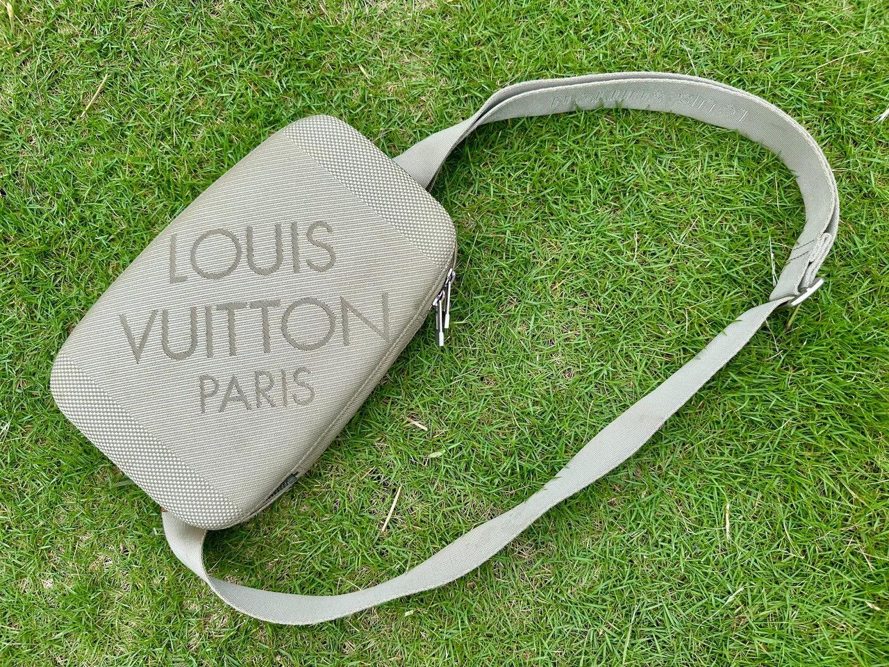 Louis Vuitton Authentic Louis Vuitton Damier Geant Mage Bum/Belt Bag Size ONE SIZE - 1 Thumbnail