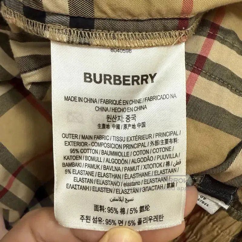 Burberry Burberry Women's Khaki Check Shorts. Size 28" / US 6 / IT 42 - 3 Thumbnail