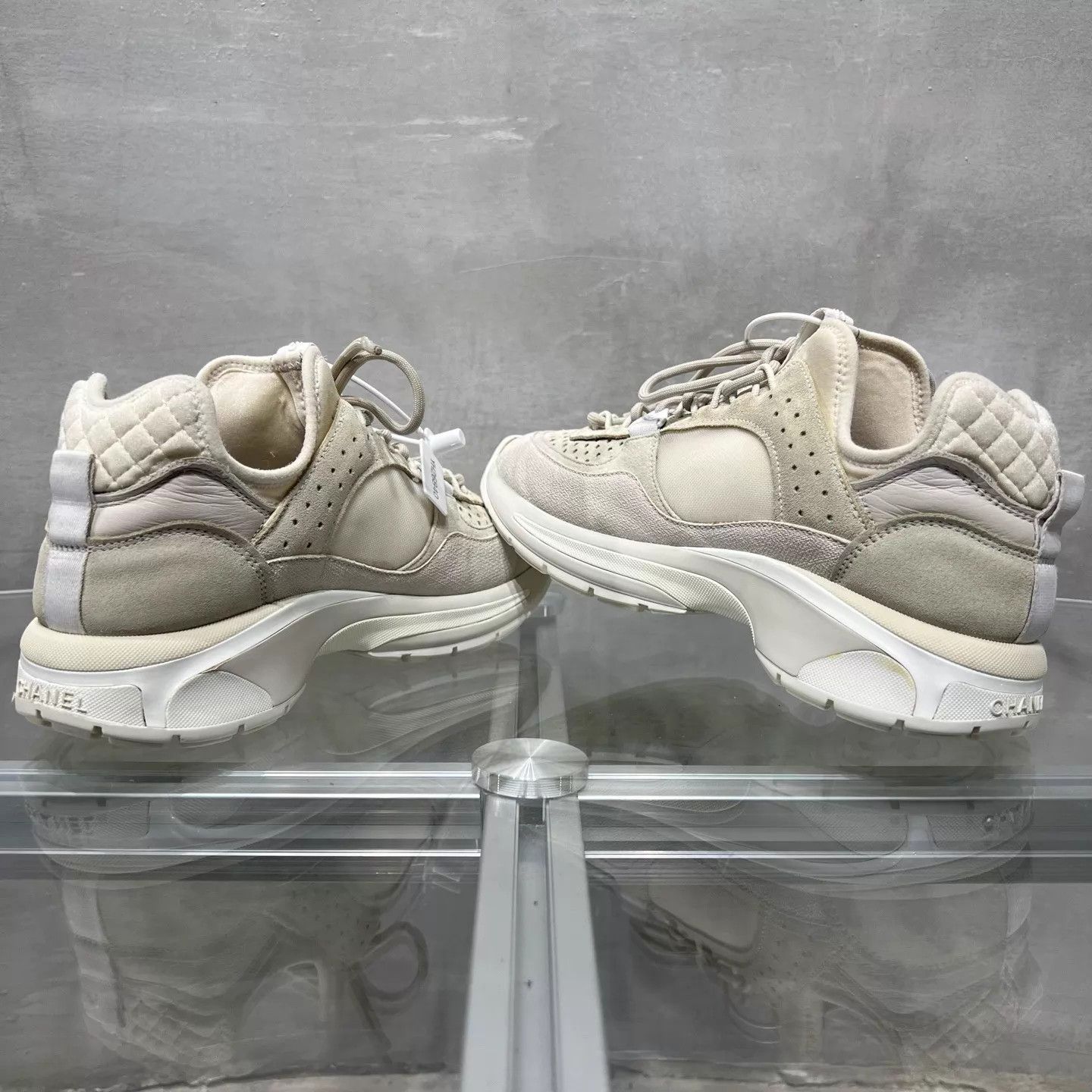Chanel Chanel Gray-Brown Suede Colorblock Sneakers EU 38 Size US 7.5 / IT 37.5 - 5 Thumbnail