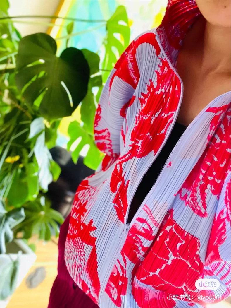 Other Issey Miyake size:5 Red courtyard taffeta cardigan coat Size L / US 10 / IT 46 - 3 Thumbnail