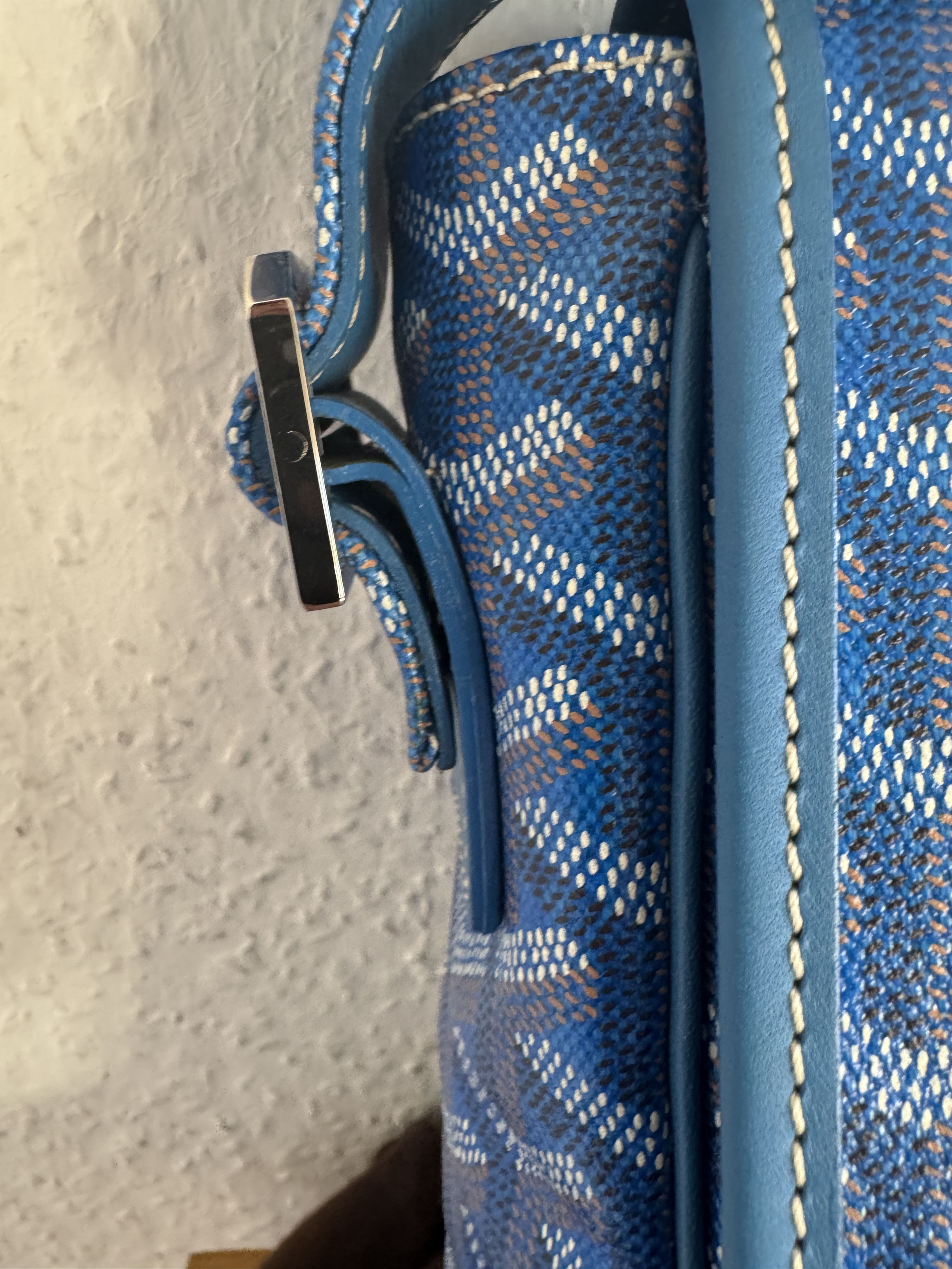 Grand Bleu MM Messenger Bag – Sky Blue