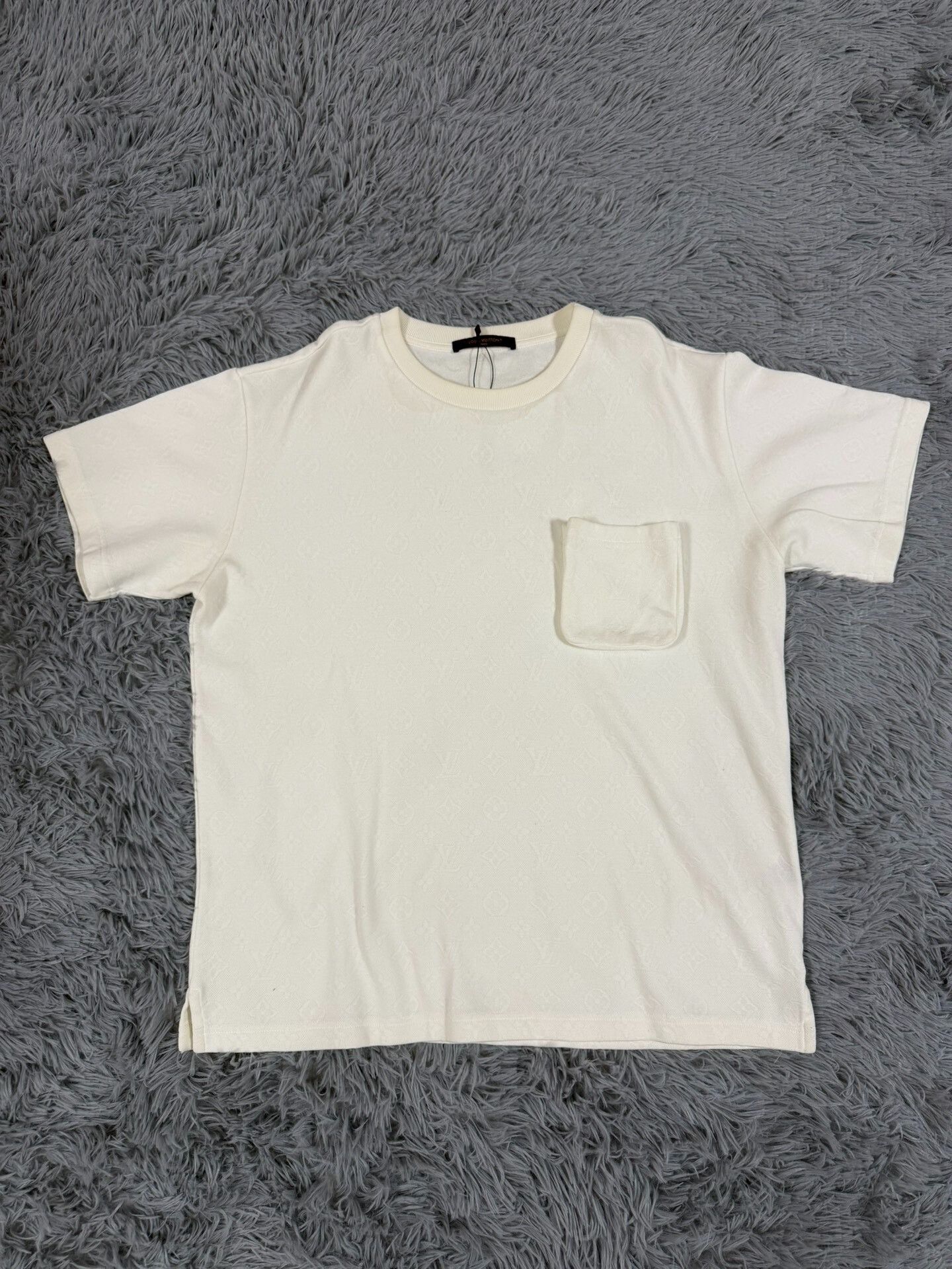 Louis Vuitton Louis Vuitton Retro White T-Shirt l Men Size US L / EU 52-54 / 3 - 1 Thumbnail
