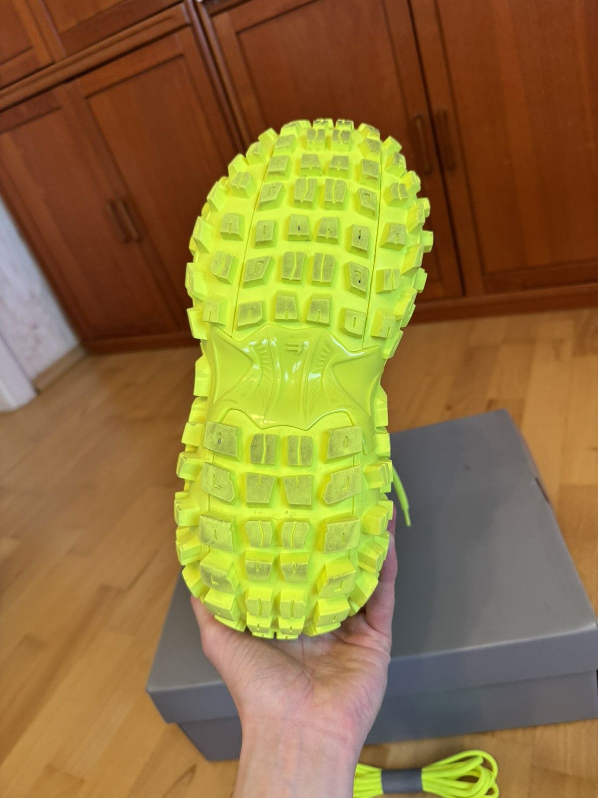 Balenciaga Balenciaga Defender Neon Yellow Size US 10 / EU 43 - 9 Thumbnail