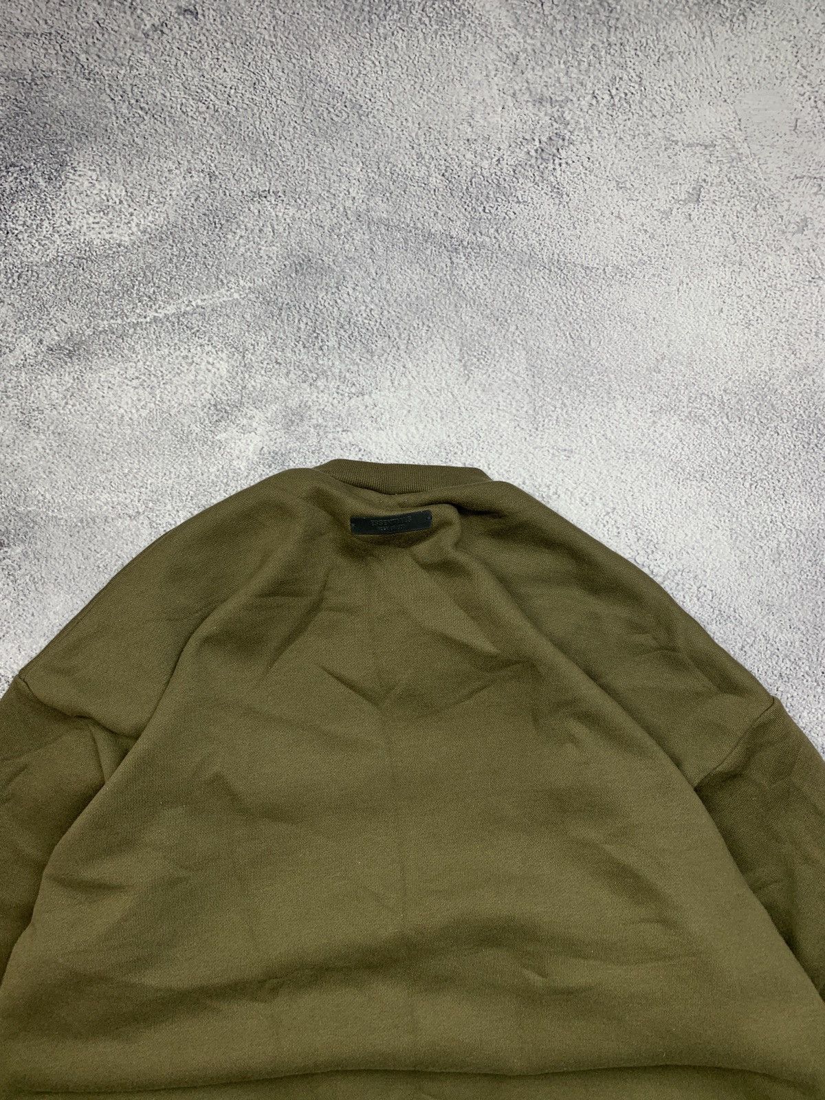 Fear of God Essentials Fear of God Olive Crewneck 1977 Sweatshirt M Size US M / EU 48-50 / 2 - 10 Thumbnail