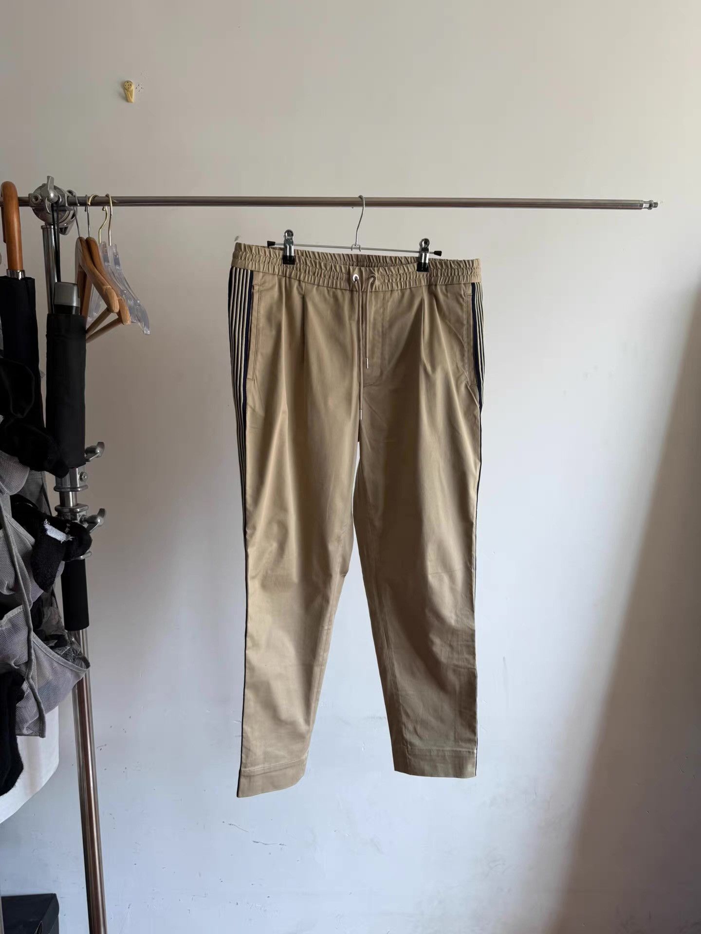 Moncler Moncler Khaki Cropped Trousers Q17 Size US 32 / EU 48 - 1 Thumbnail