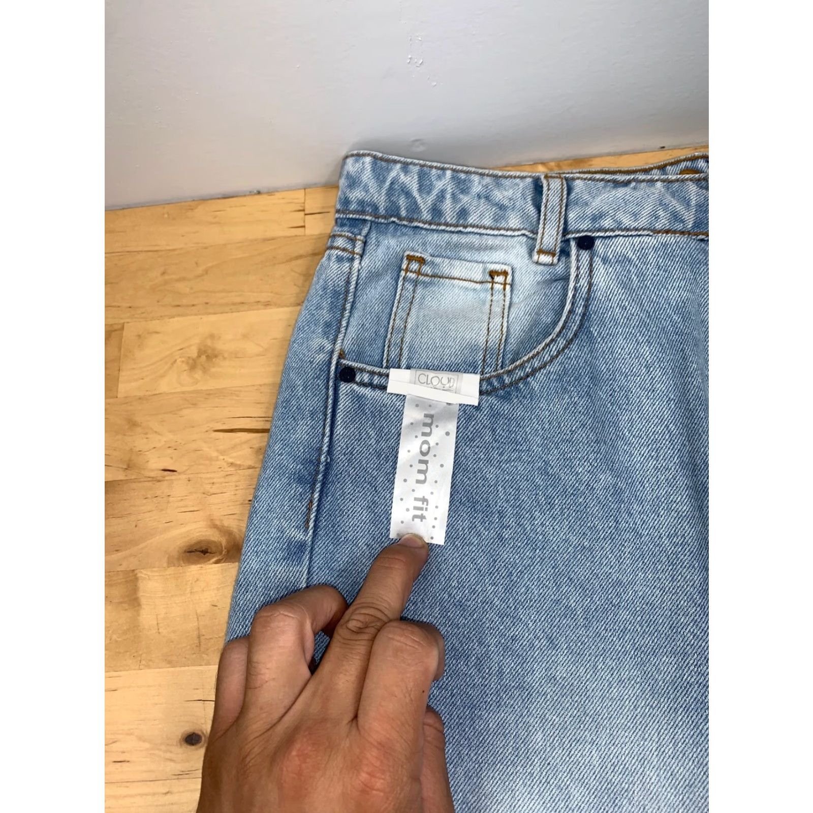 Denime Cloud Mom Jeans Denim Size 11 Distress Light Blue 80s 90s American Mom Jeans Womens Cloud Denim Jeans Regular Size 11 Light Blue Distressed Pockets Size 32" / US 10 / IT 46 - 6 Thumbnail