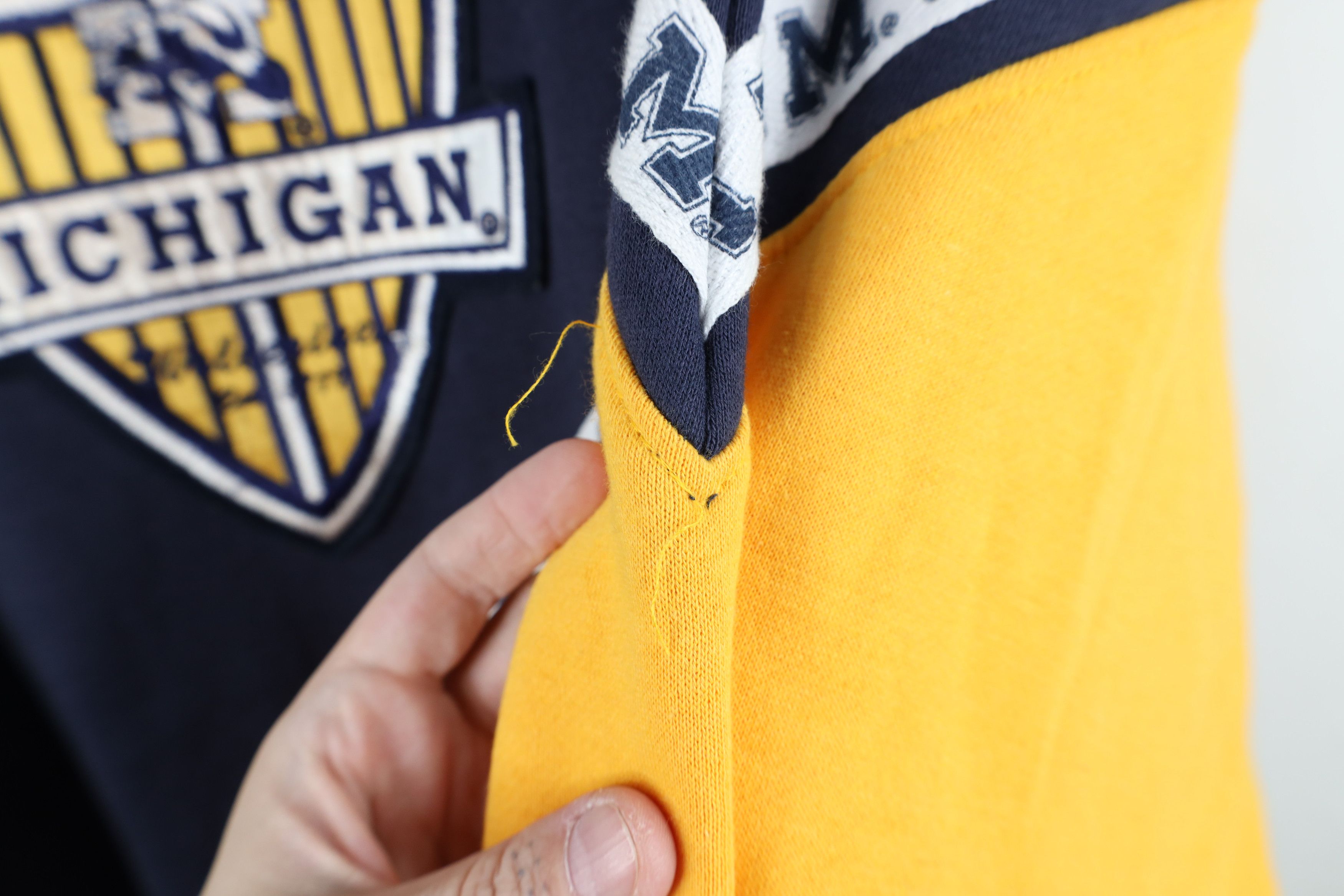 Vintage Deadstock Vintage University of Michigan Crest Sweatshirt Size US XXL / EU 58 / 5 - 5 Thumbnail
