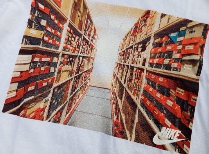 Nike Nike Shoe Box ☑️ 📦 Tshirt Sneakers Size US M / EU 48-50 / 2 - 1 Thumbnail