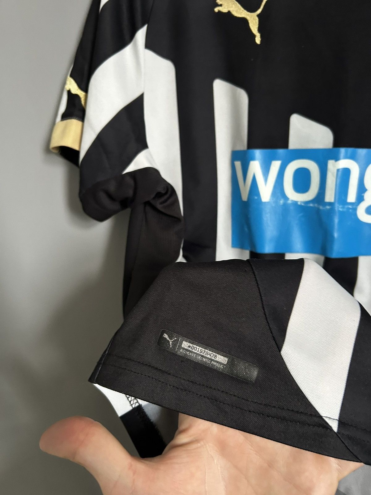 Puma × Vintage Puma Newcastle United 2014-15 Home Jersey Size US M / EU 48-50 / 2 - 9 Thumbnail