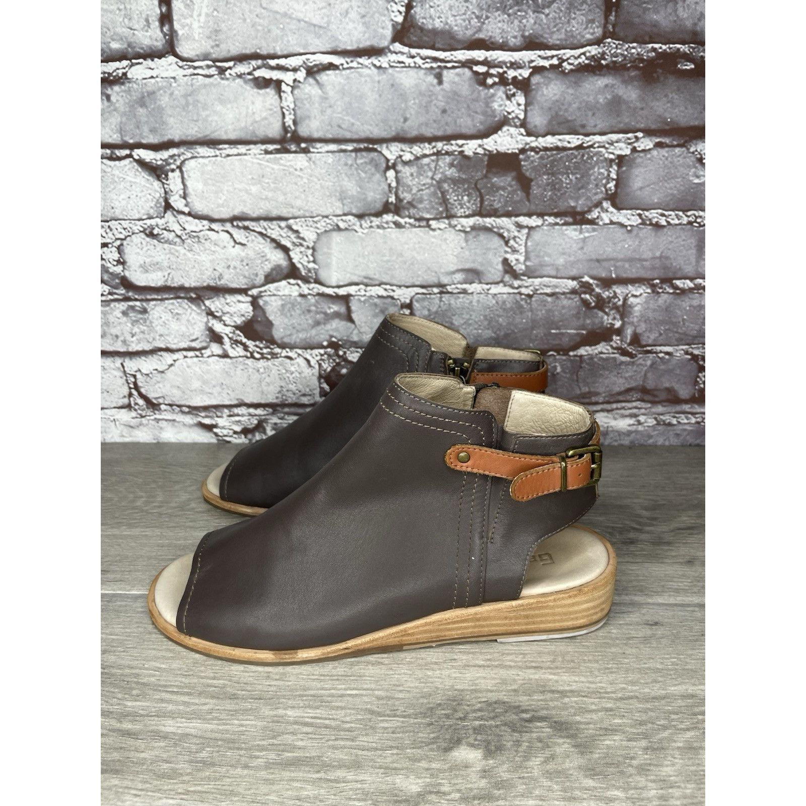 Anthropologie Anthropologie GeeWawa Taupe Leather Side Zip Flat Sandals Wo Size US 9 / IT 39 - 22 Thumbnail