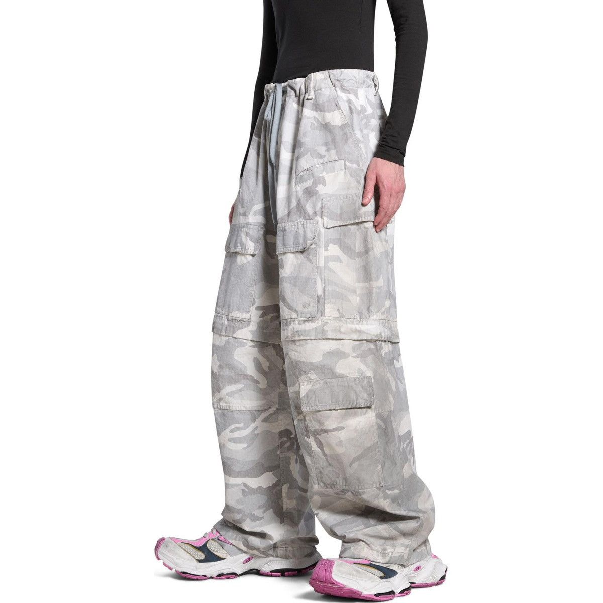 Balenciaga Balenciaga SS24 Loose Fit Camo Cargo Pants with Drawstring Size US 31 - 5 Thumbnail