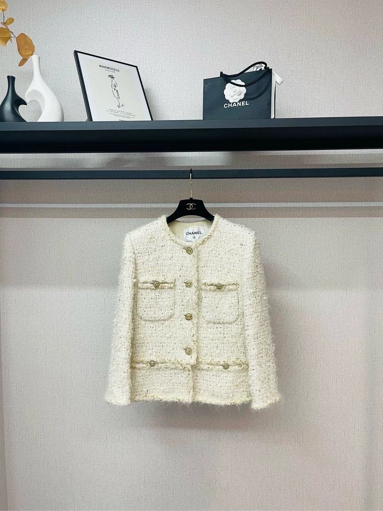 Chanel Chanel White Tweed Jacket with Glass Buttons- DMC Size US S / EU 44-46 / 1 - 1 Thumbnail