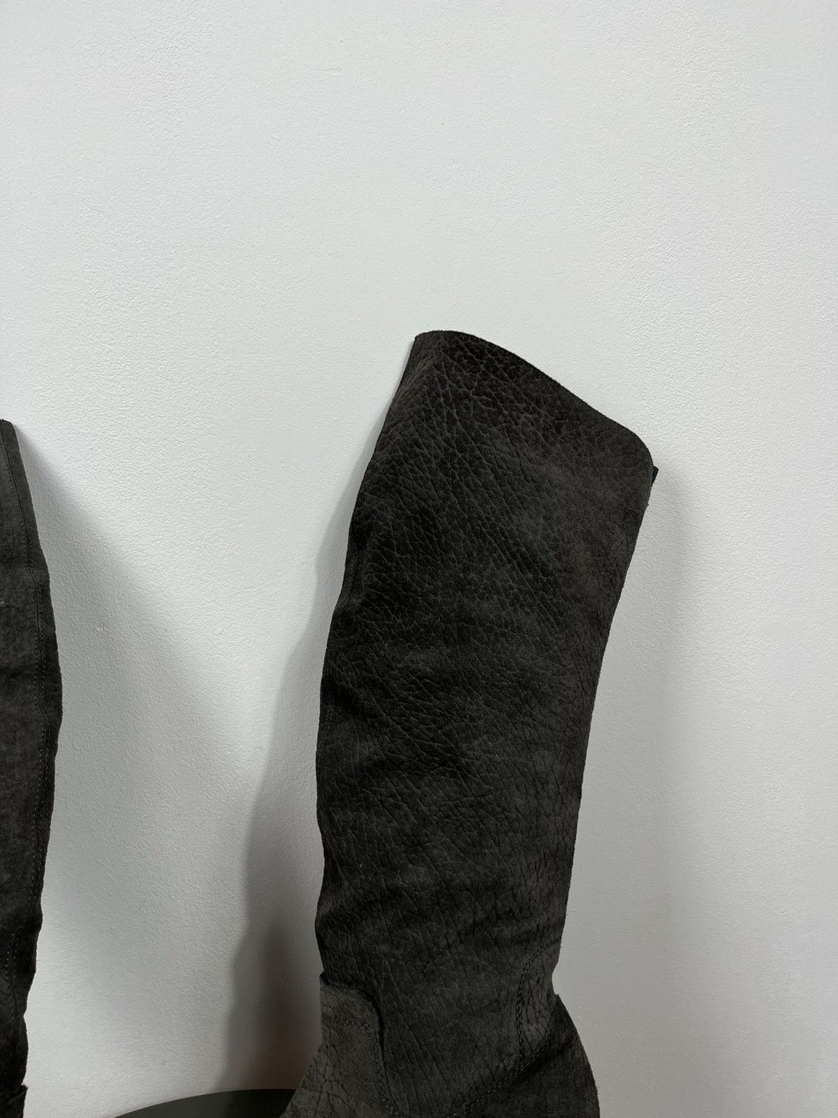 Other Vic Suede Tall Boots Curved Top Shaft Gray 37.5 Distressed Size US 6.5 / IT 36.5 - 3 Thumbnail
