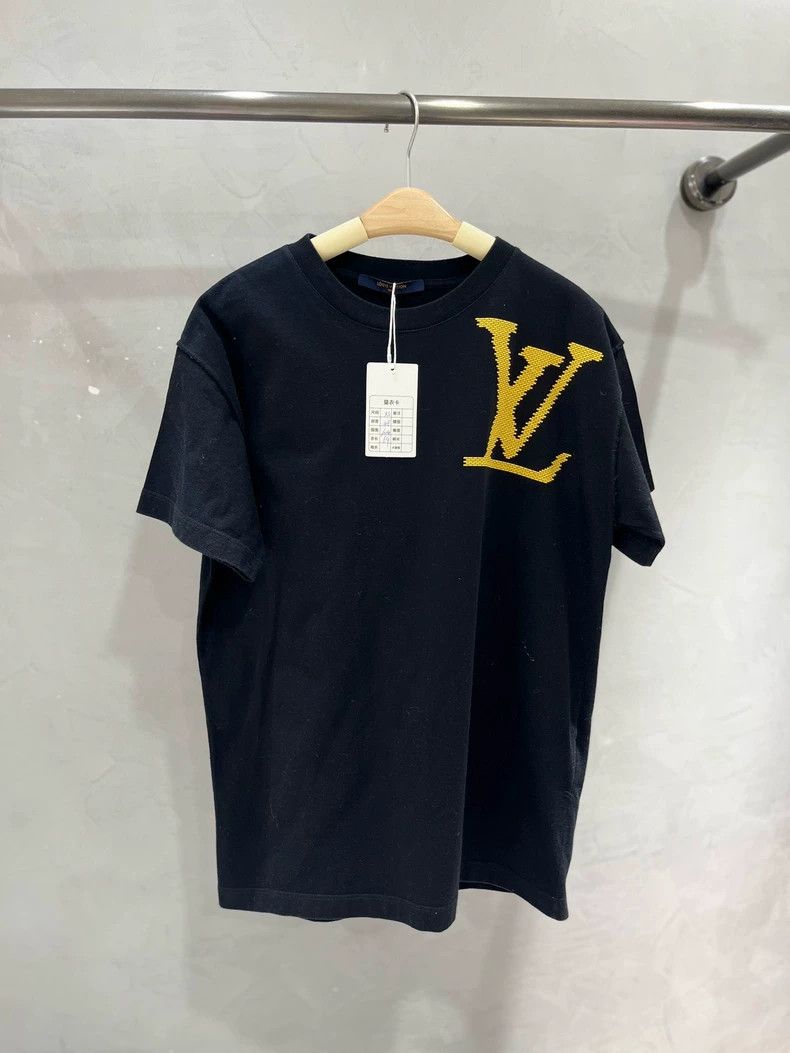 Louis Vuitton Louis Vuitton Black short-sleeved T-shirt 2502-Nextarrow Size US XS / EU 42 / 0 - 1 Thumbnail
