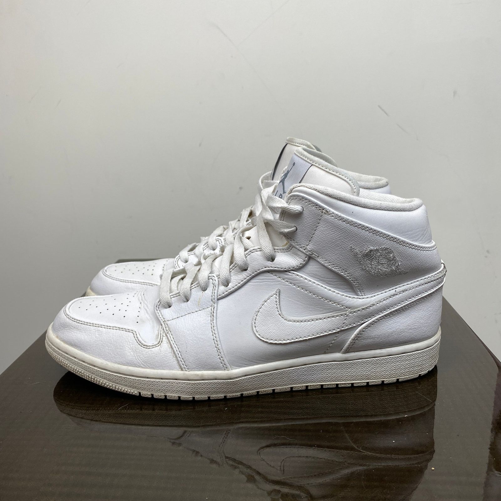 Jordan Brand × Nike Nike Air Jordan 1 Mid Retro Triple White Shoes Sneakers 13 Size US 13 / EU 46 - 5 Thumbnail