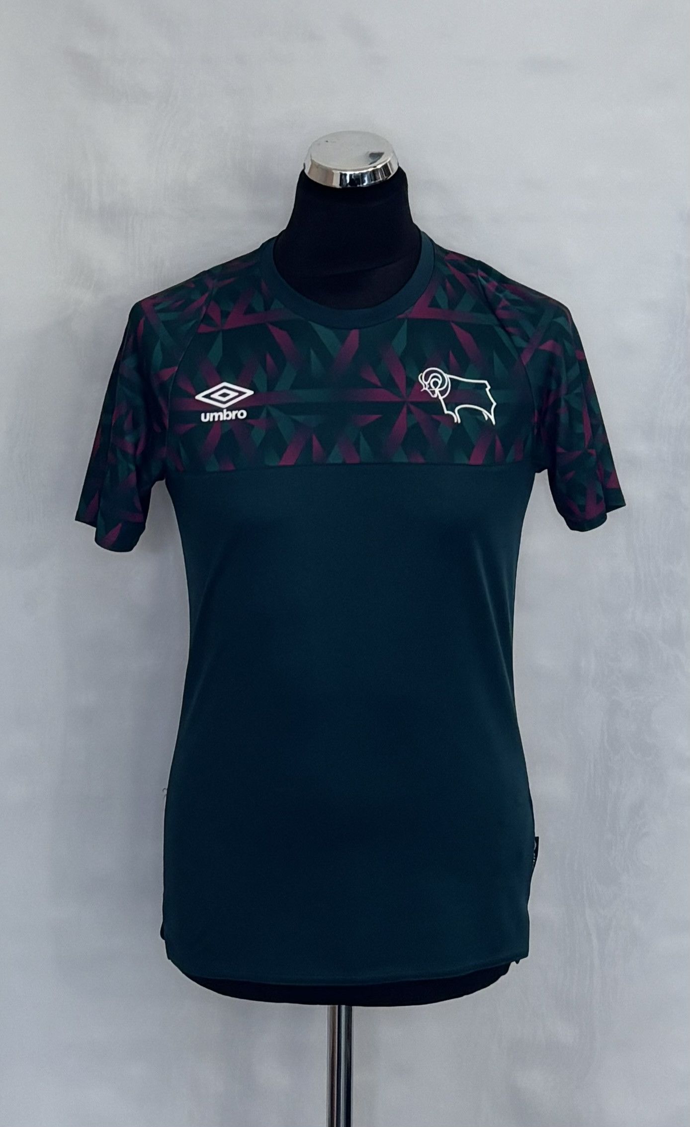 Umbro Derby County 2022/2023 Umbro Goalkeeper Jersey Size S Size US S / EU 44-46 / 1 - 1 Thumbnail