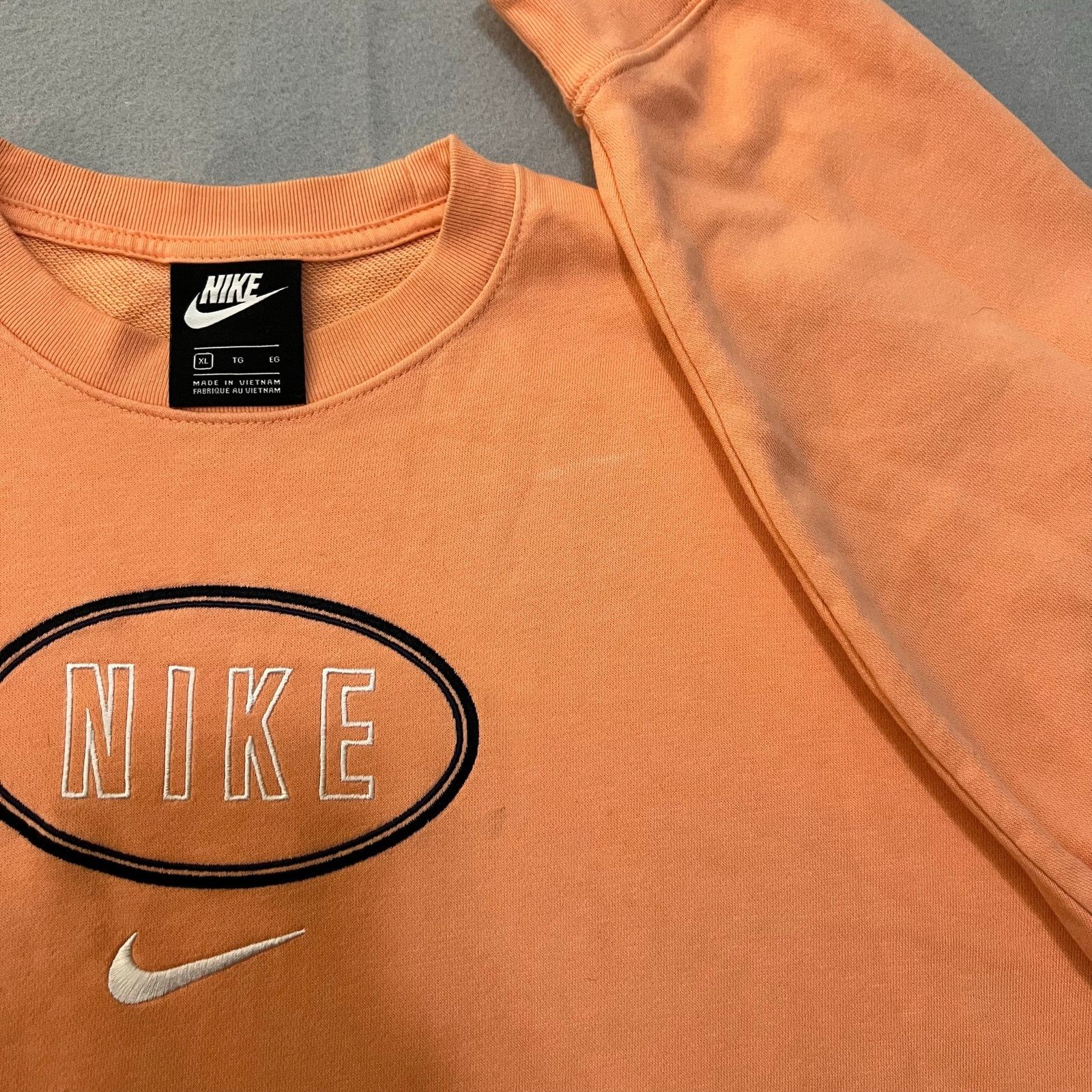 Nike Nike Crewneck Sweatshirt Womens XL Orange Center Logo Swoosh Size XL / US 12-14 / IT 48-50 - 6 Thumbnail