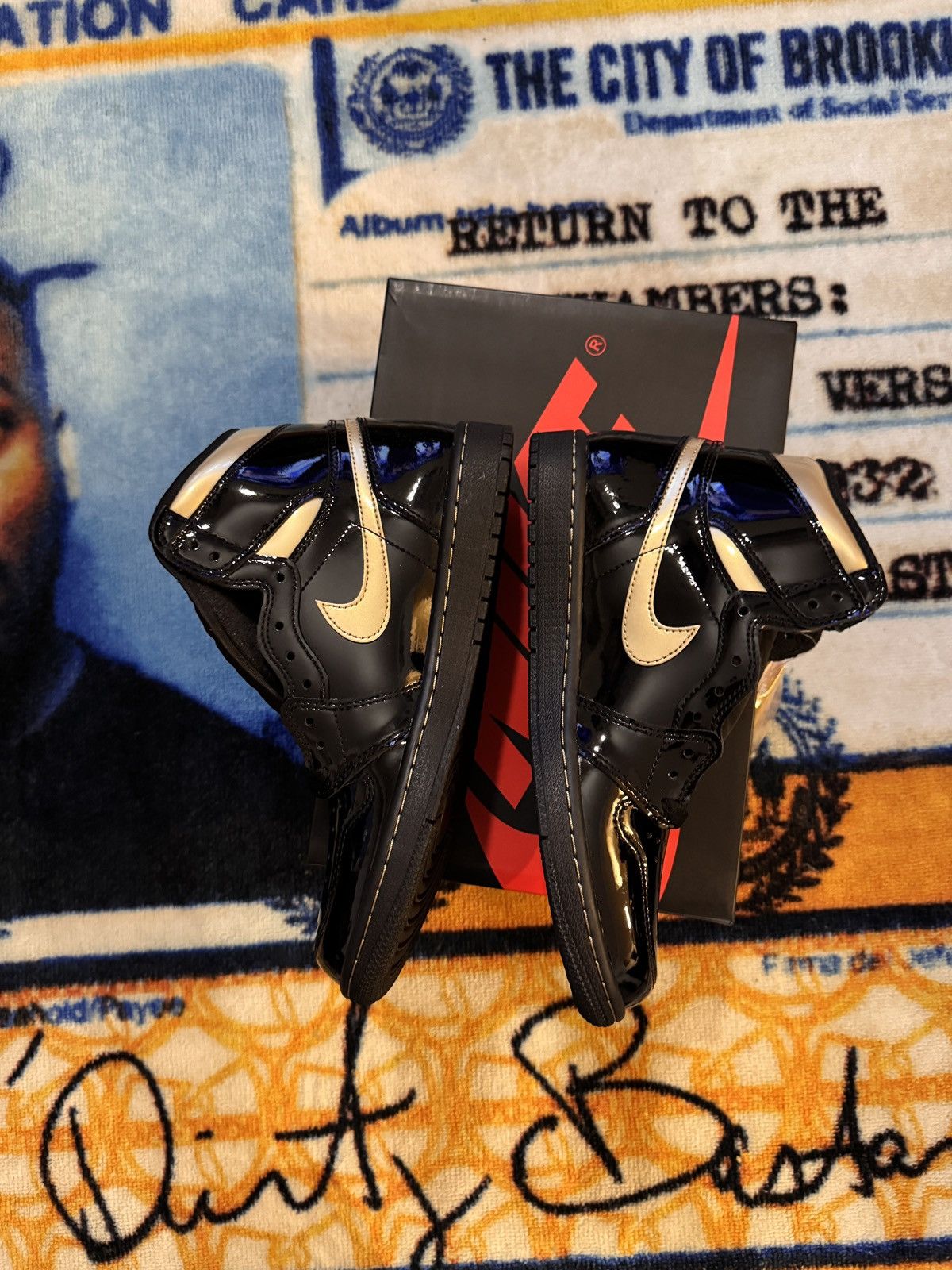 Jordan Brand Jordan 1 Black Metallic Gold Size US 8 / EU 41 - 2 Thumbnail