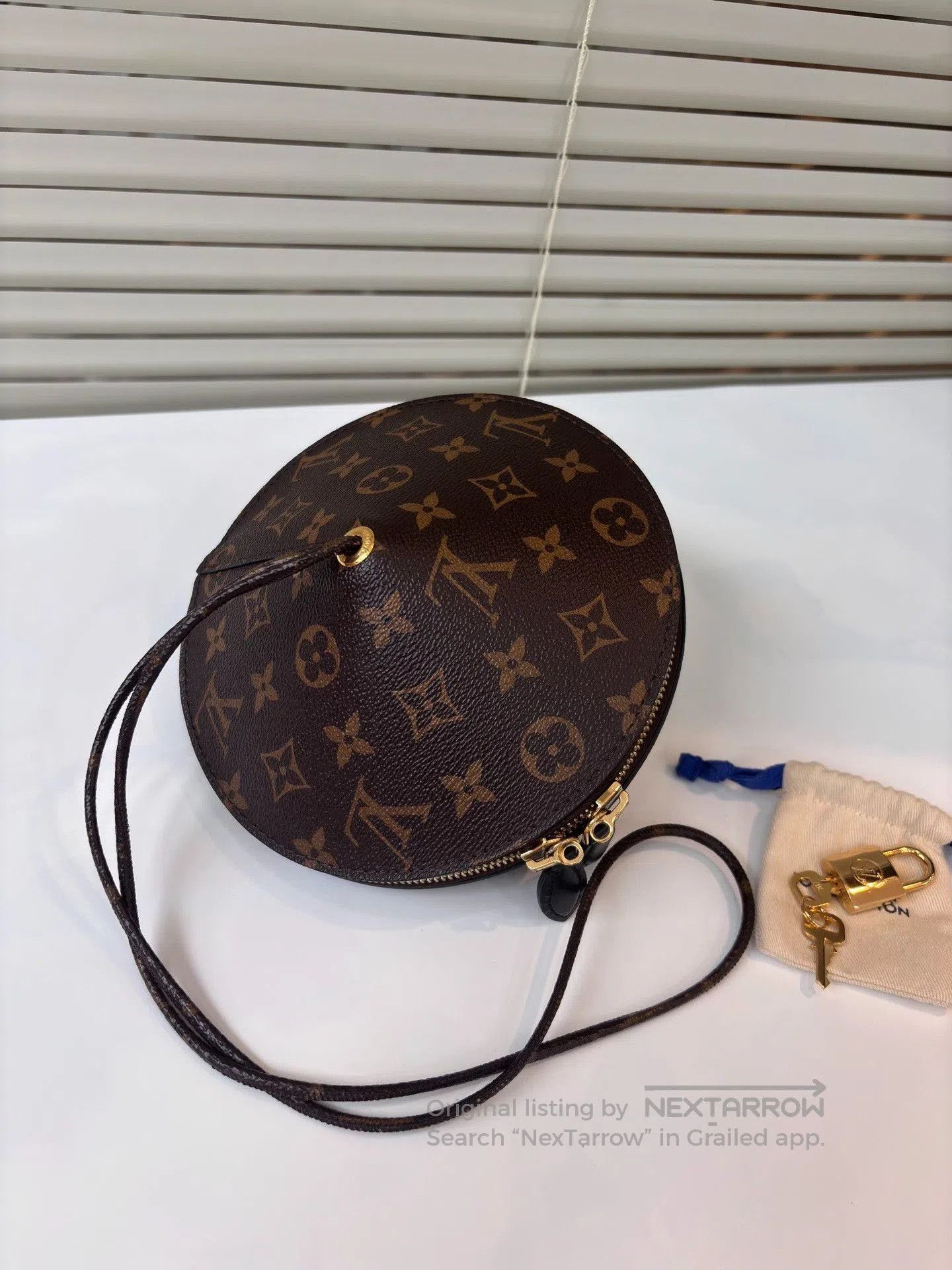 Louis Vuitton LV Monogram UFO Runway Bag. Size ONE SIZE - 3 Thumbnail